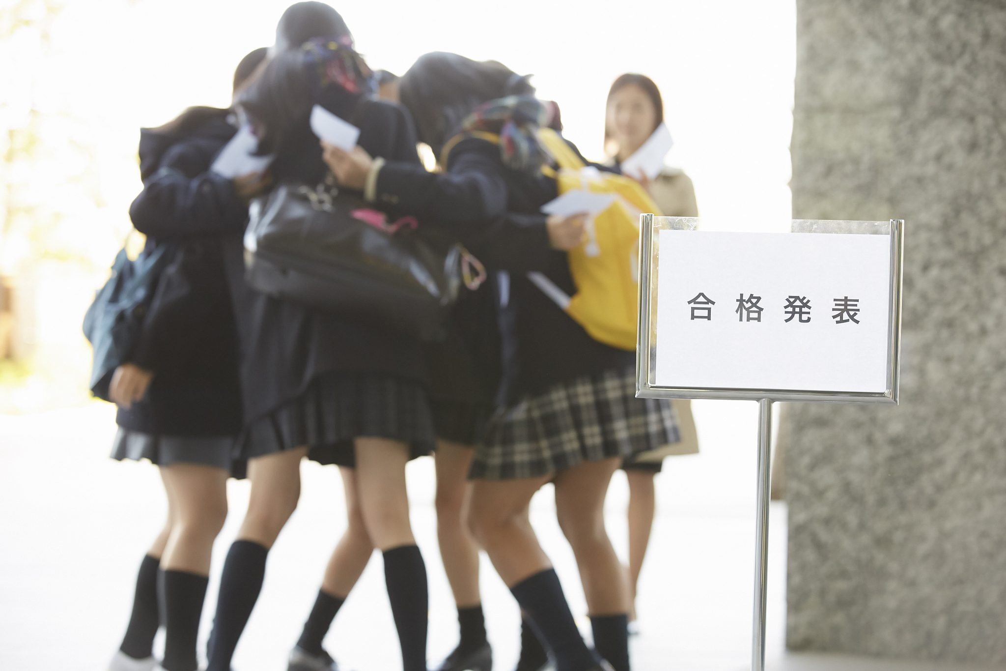 翰特与音颂：关于校服和信仰的对话