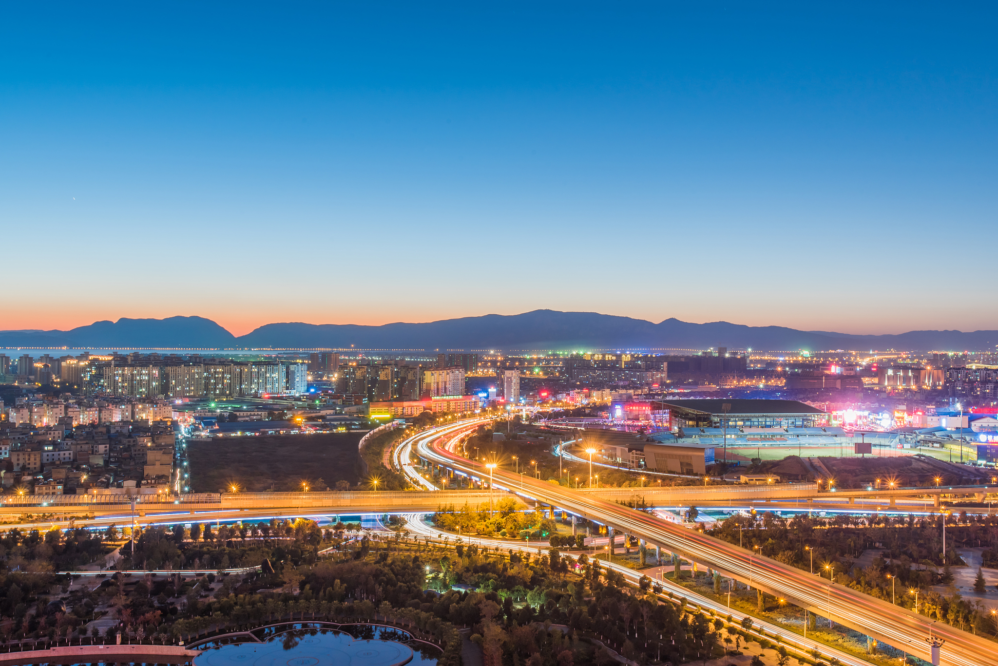 云南昆明南市区夜景
