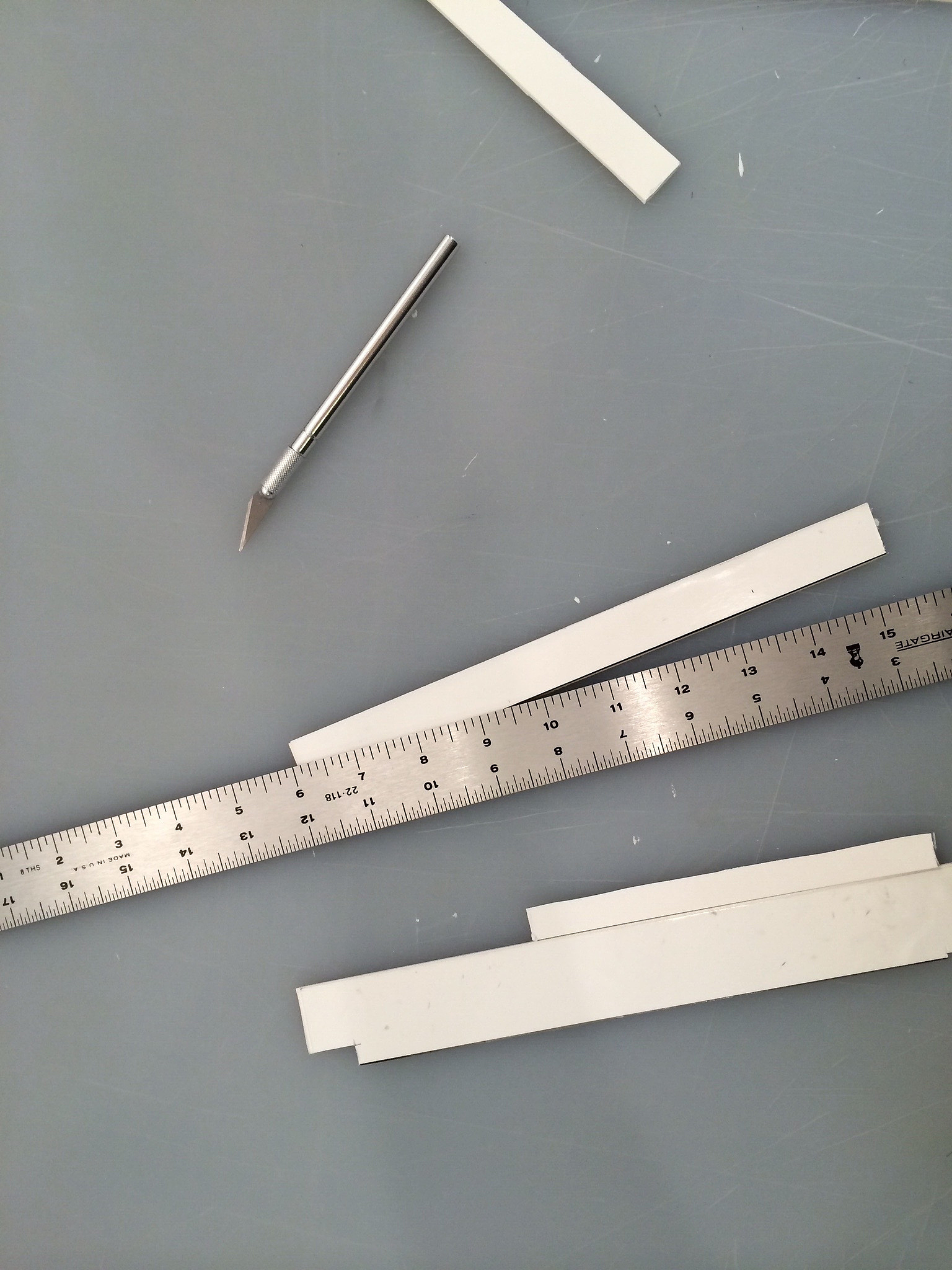 石膏线斜角怎么切