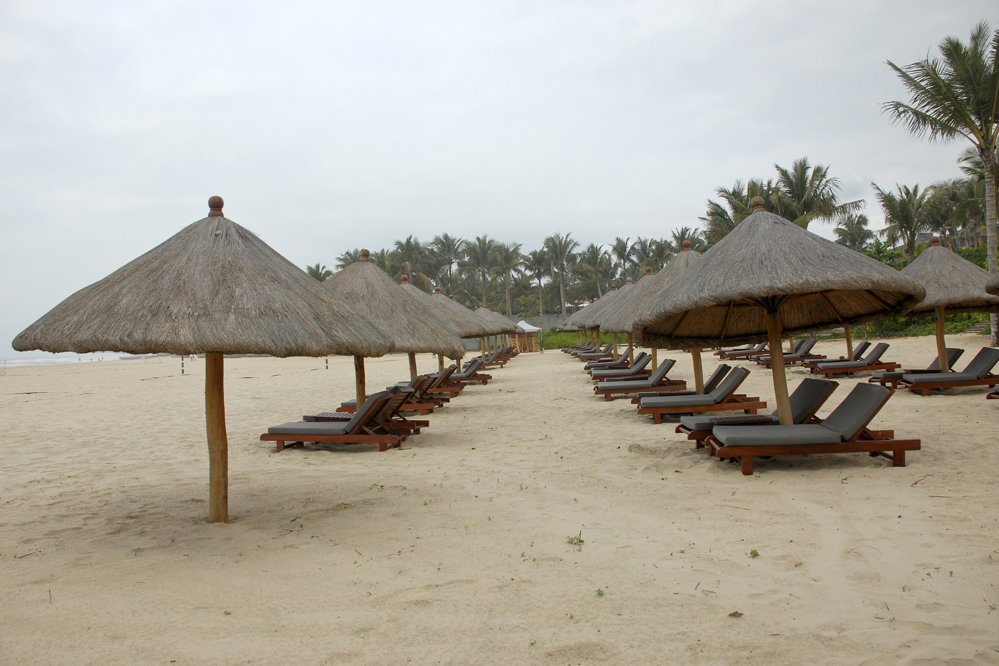 写一份三亚海棠湾地区的帐篷营地项目策划要求3000字