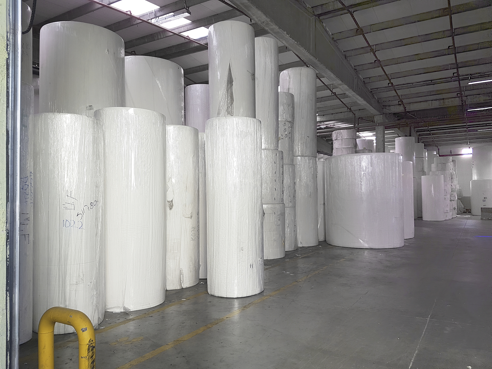 聚氨酯板执行标准帮我用210字详细描述