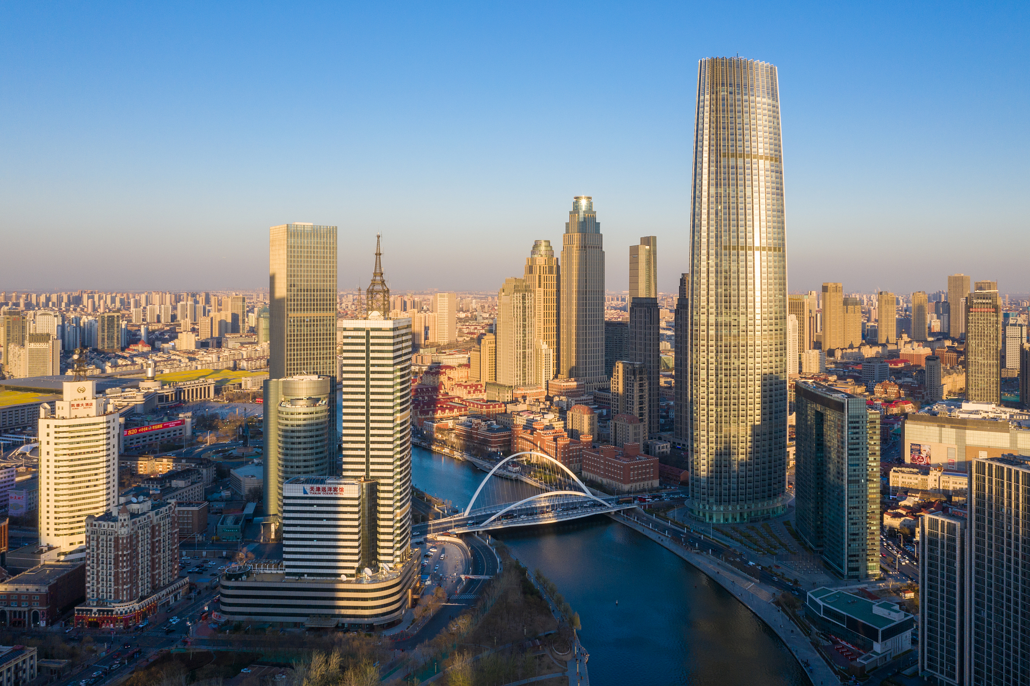 新闻标题是天津着力推动十项行动。新闻时间：2023年2月1日。作者：天津日报。主题是天津推进十项行动的部署和意义