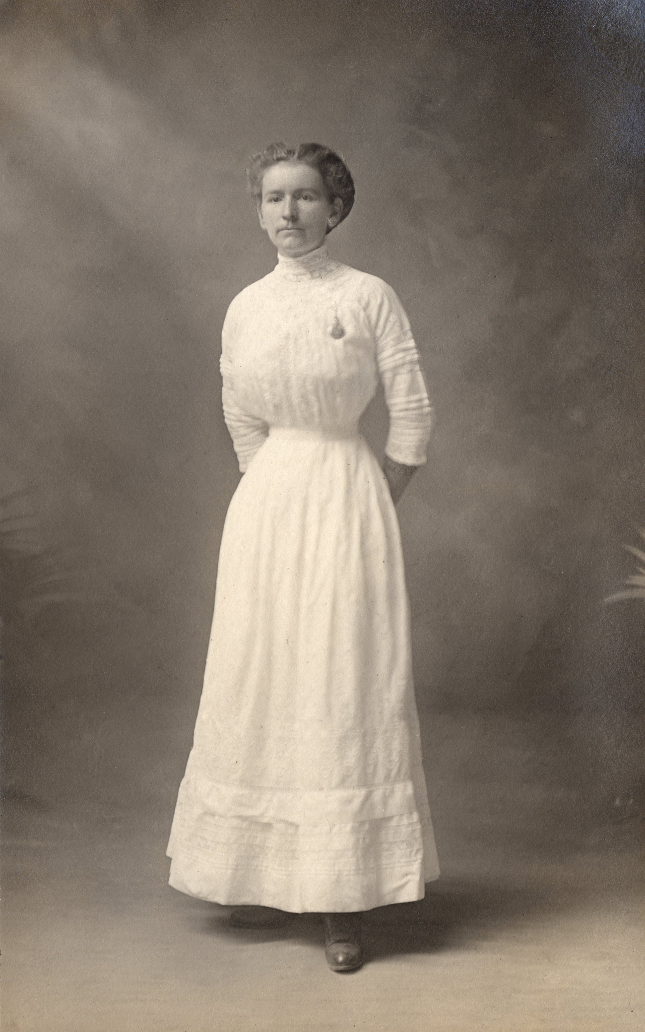 woman in white dress, 1908