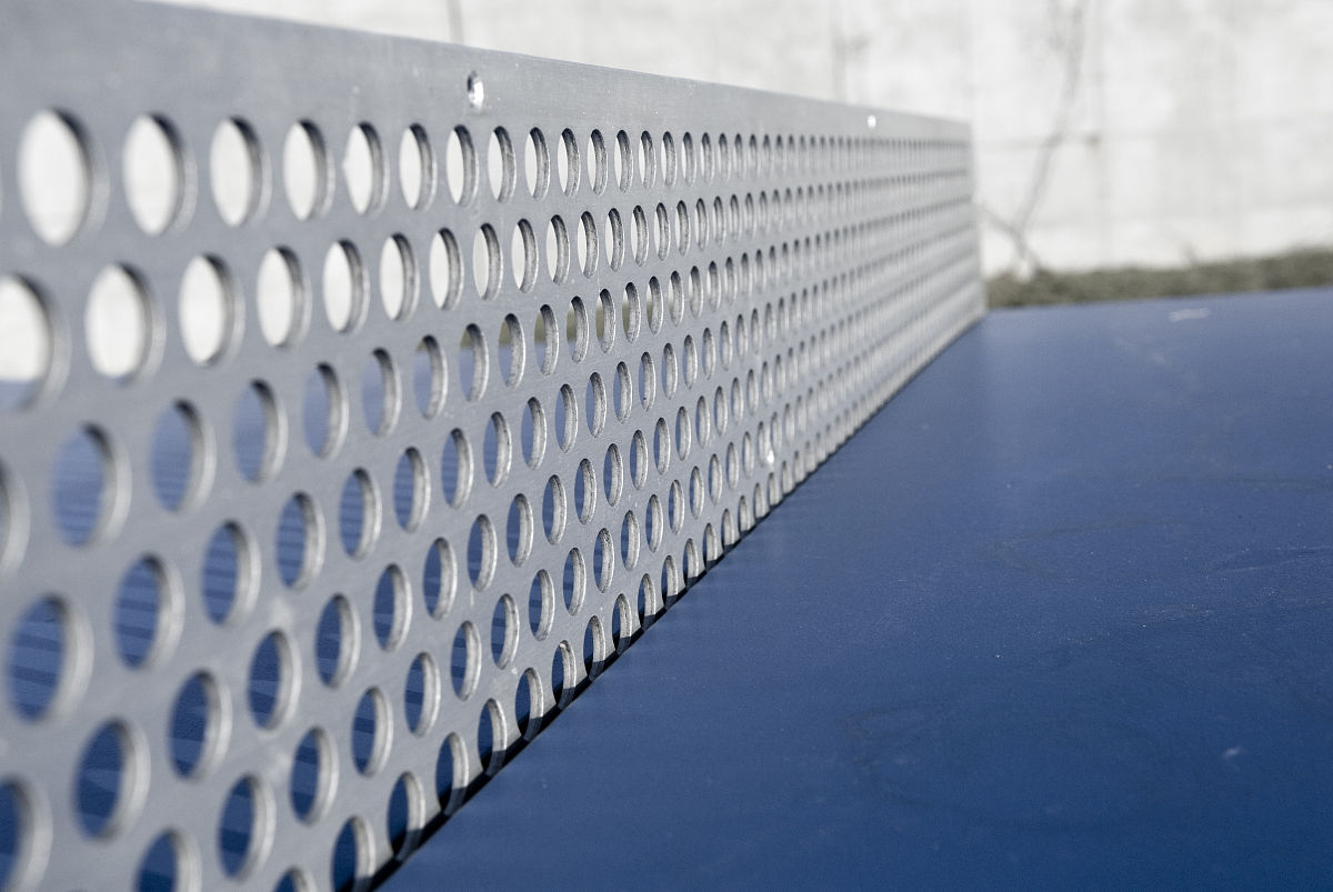 工厂YouTube视频视频内容是铝型材的冲孔。请帮忙写一个标题提高关注量