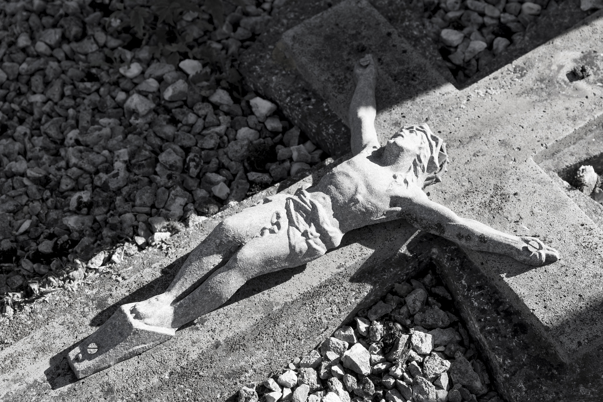weathred cross with jesus christ
