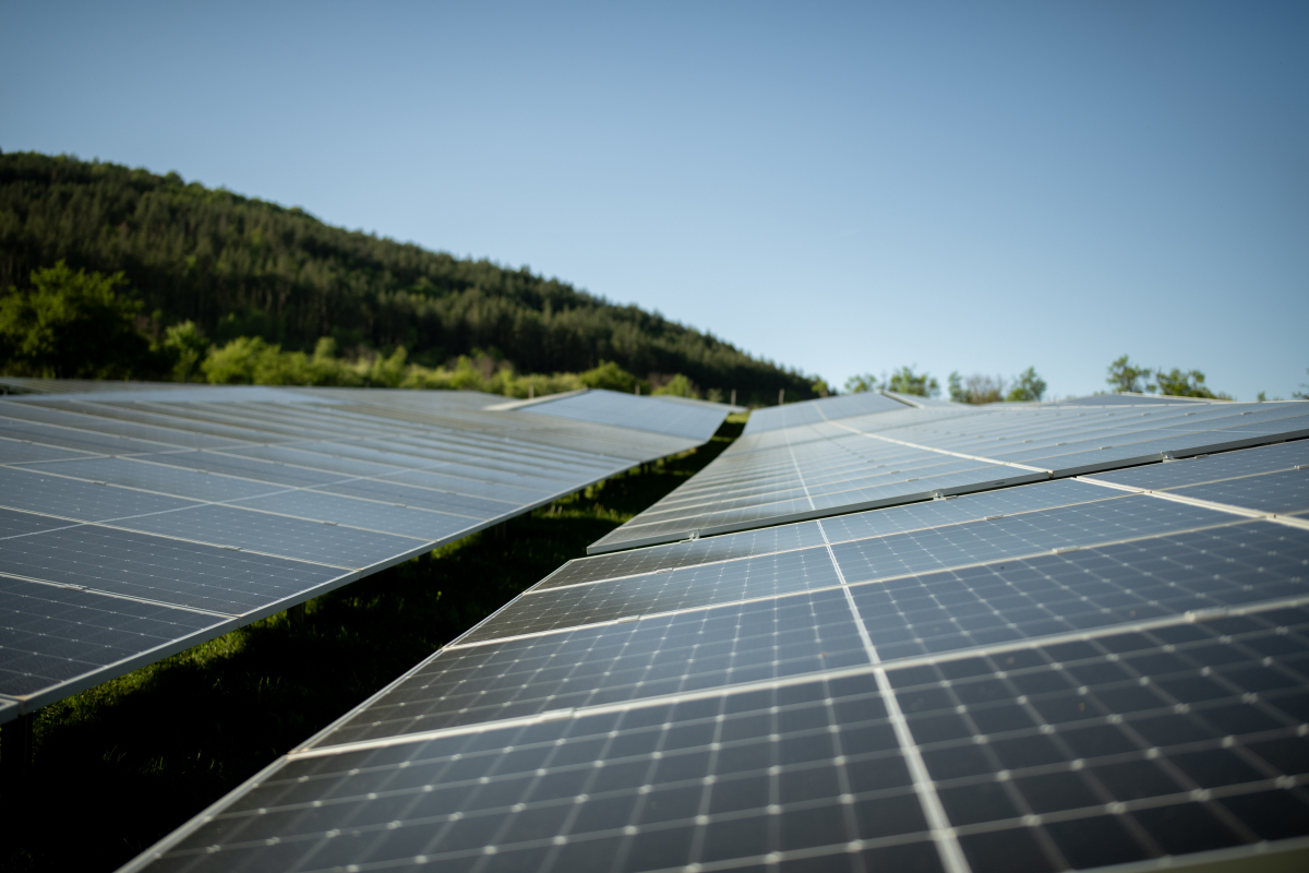 Sunshine Power Station Maintenance Team in Action - A Picture of Dedication and Innovation