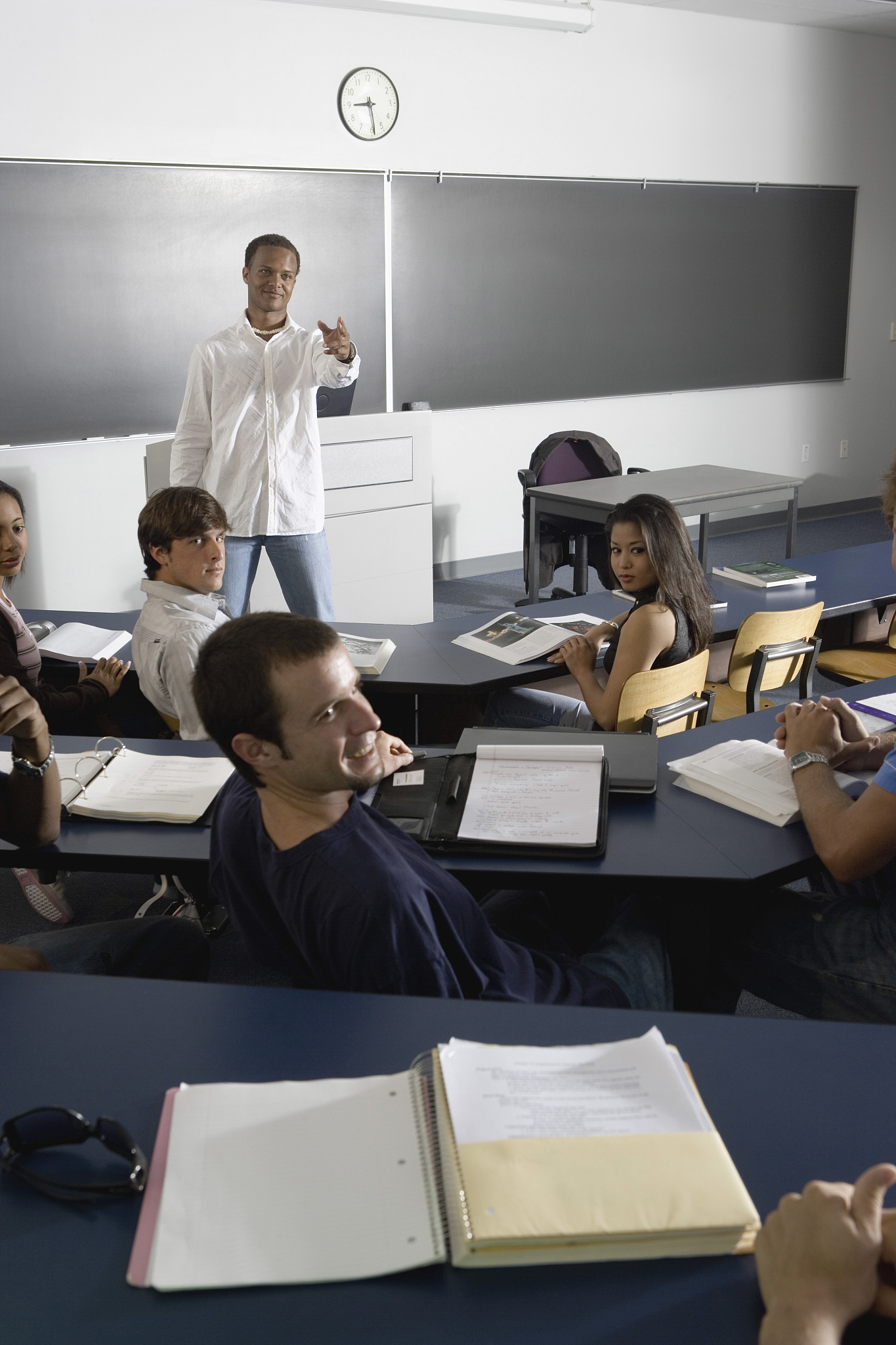 新会成人中等专业学校专业介绍：技工、服务、文化类专业任你选