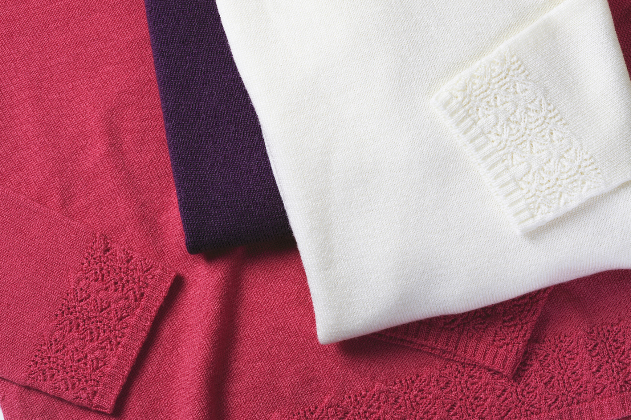 纯色连体套装从面料柔软宽松方面等用英语写5条评论