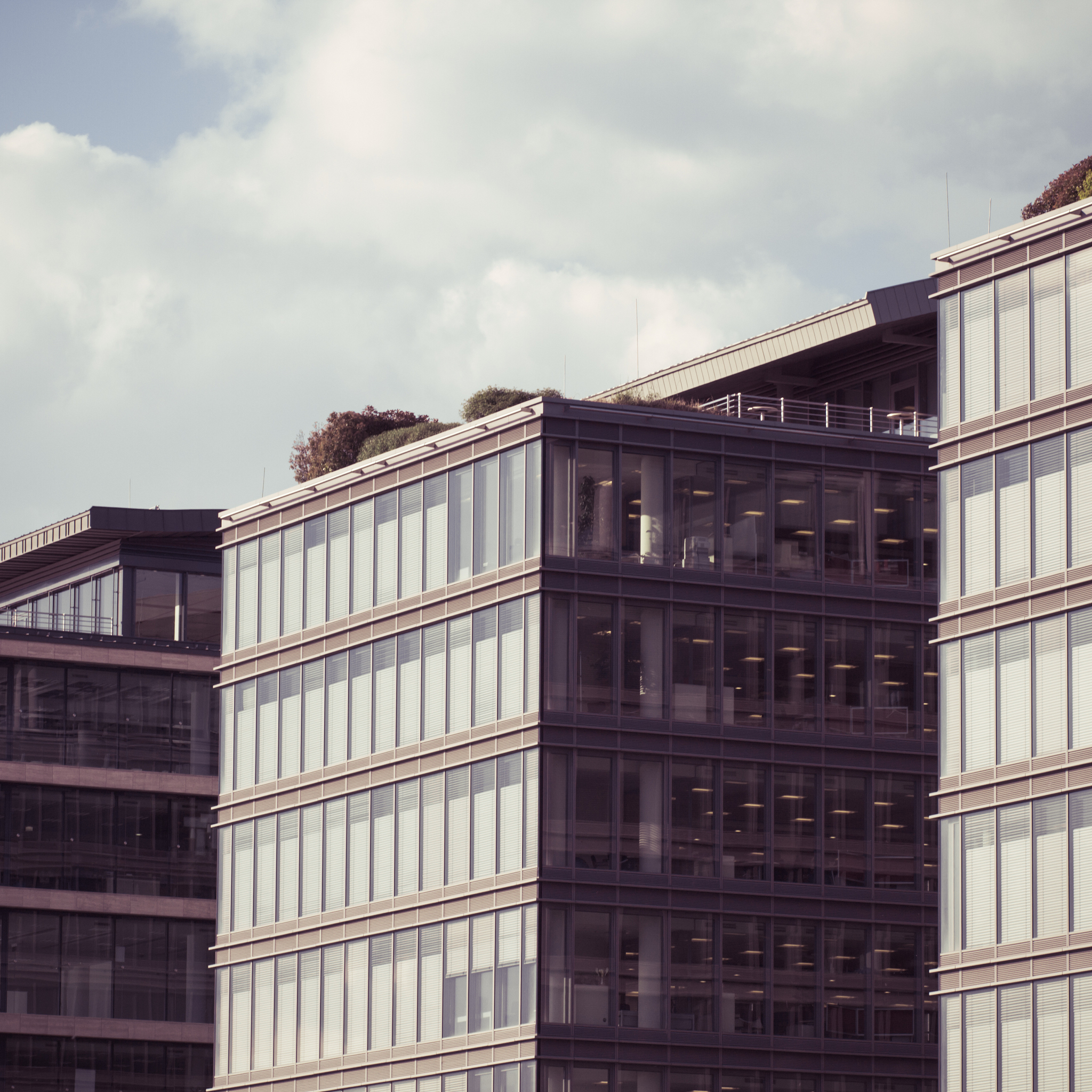 请把下面的这段话翻译成英语：一、与巢居紧密联系的建筑吊脚楼的历史吊脚楼是一种很美丽的建筑。著名作家沈从文先生笔下很多美丽动人的爱情故事都发生在吊脚楼里。吊脚楼和居住在吊脚楼里的男女老少心地善良朴实可爱让人遐想、爱慕和憧憬。许多建筑文化史学者认为吊脚楼这种建筑与原始巢居的渊源甚深。大量的建筑文化史资料证明巢居和穴居应该同为中国民居的最古老的建筑形态其分布格局是：南方多巢居北方多穴居。吊脚楼是我国南方