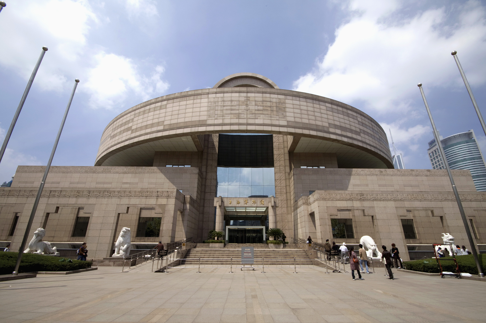 我想在上海旅游两天请告诉我哪些旅游景点不花钱