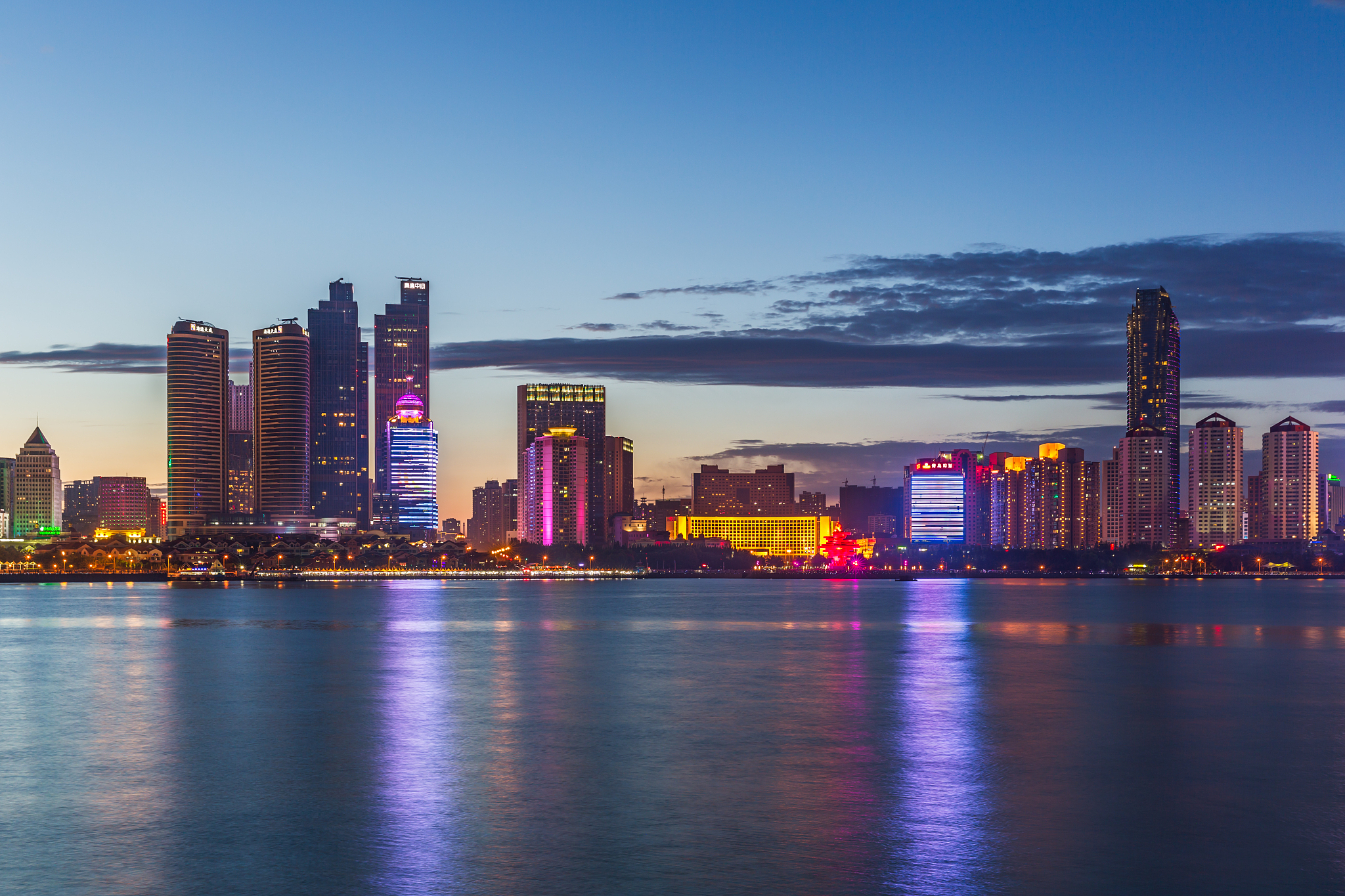 成都市华夏旅游商务学校是公办还是民办？学校地址在哪里