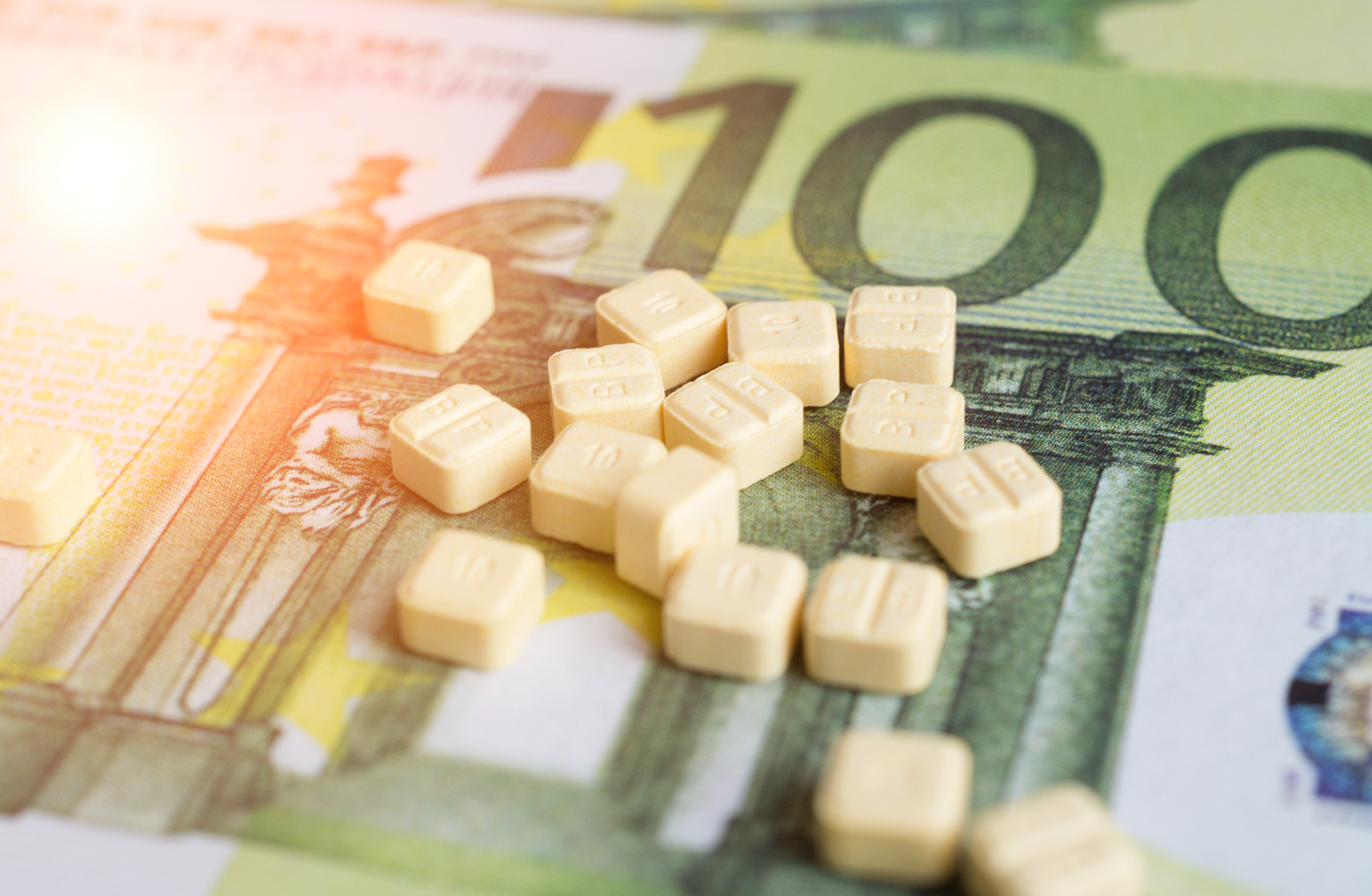 one hundred euro and pills