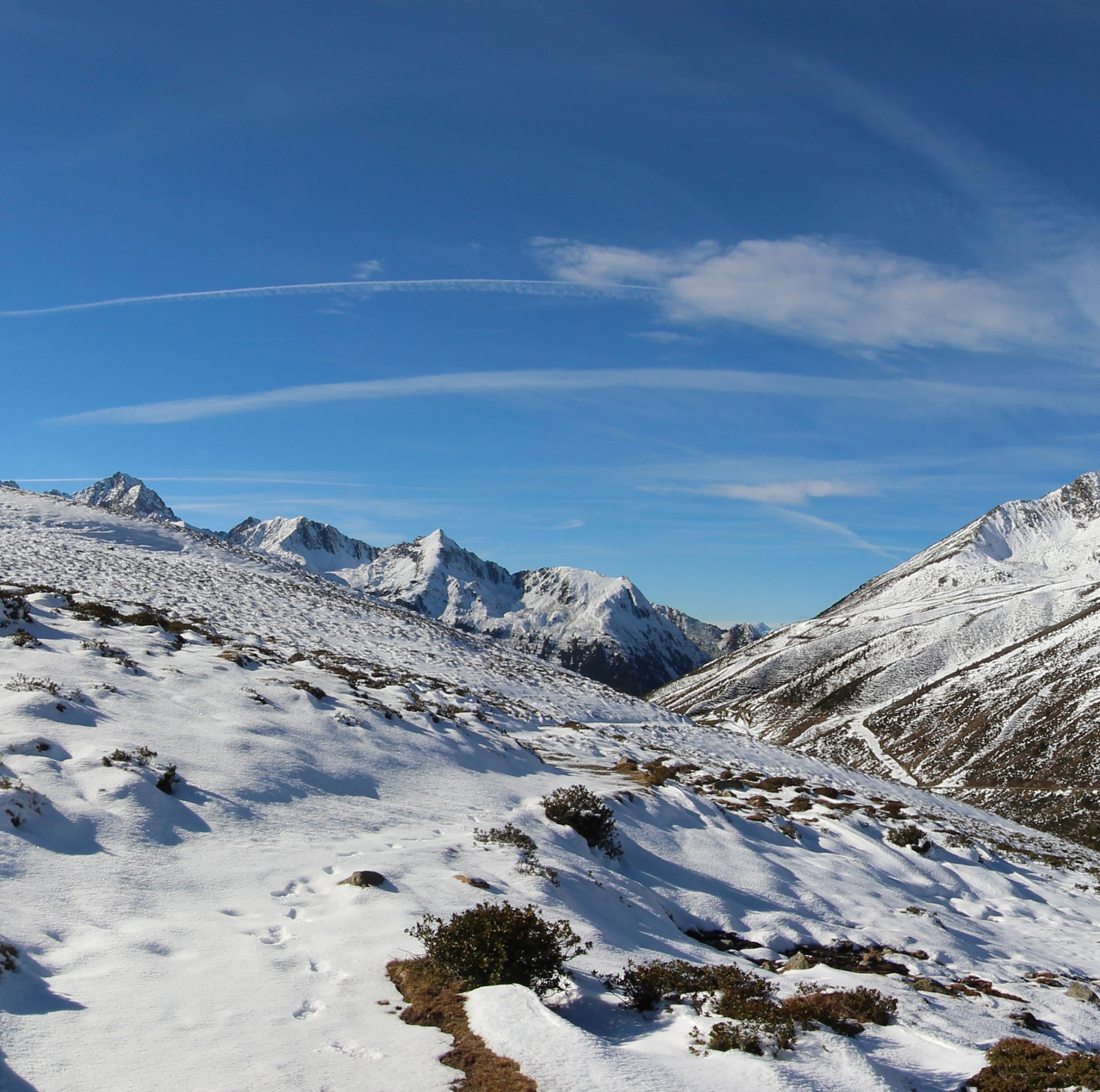 first snow in autumn, panorama of k?htai village, tyrol, austria