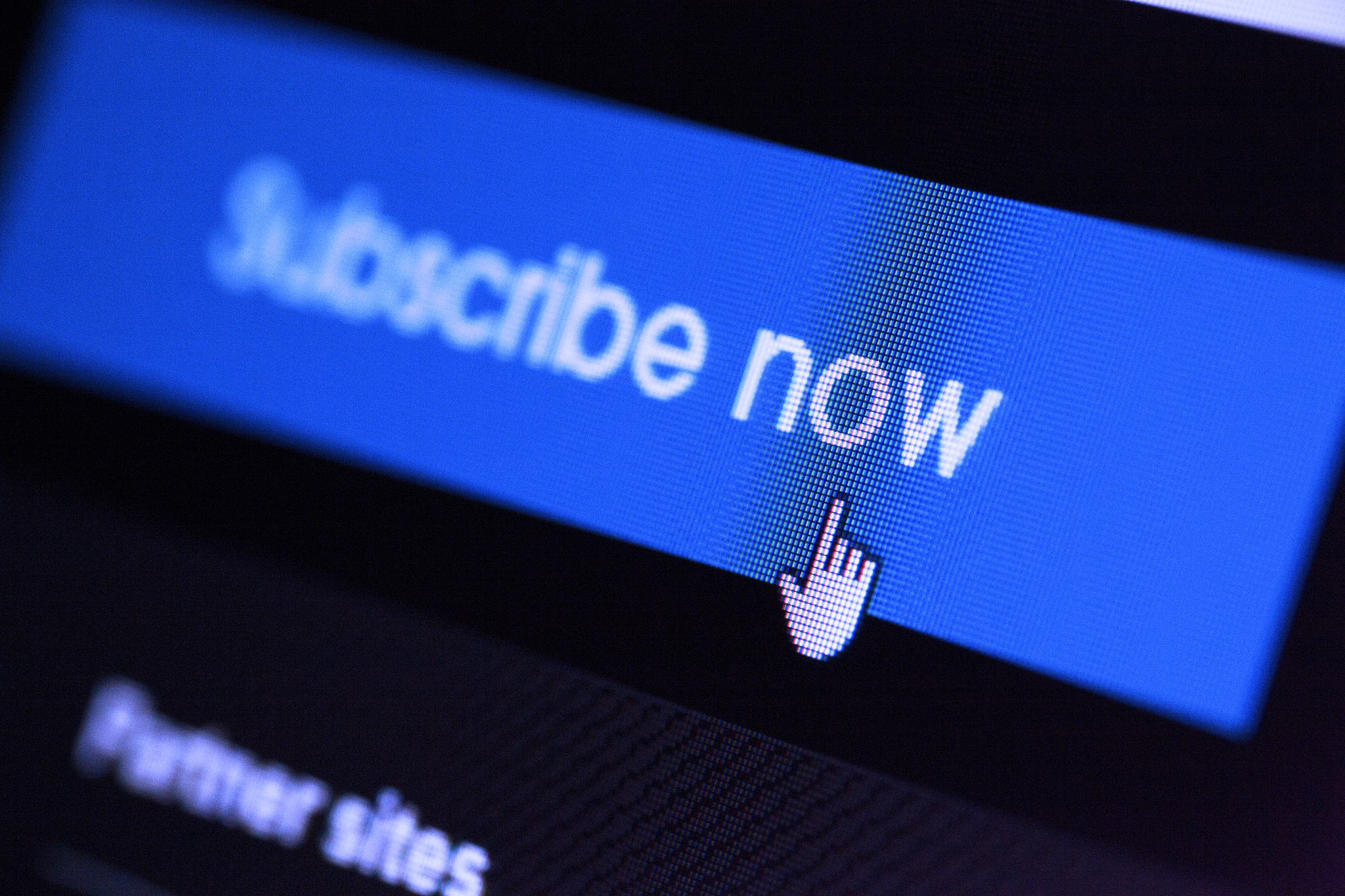 将下面json内容翻译为中文并保持json格式：comment Sells cloud streaming rights to Ubisoft title Microsoft Submits New Activision Blizzard Deal for Review After CMA Confirms Original Deal Block content pMicrosoft has su
