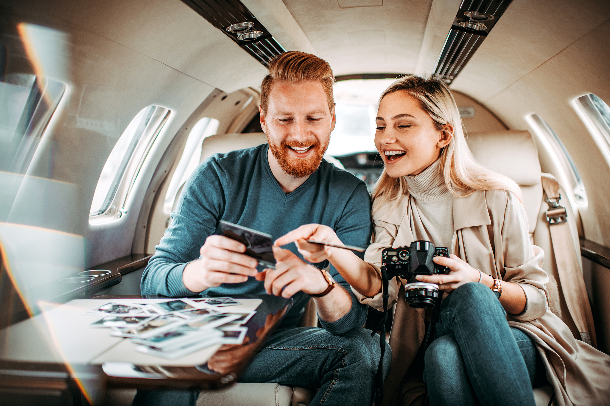 头等舱里的幸福家庭：同性恋情侣和她们的宝宝