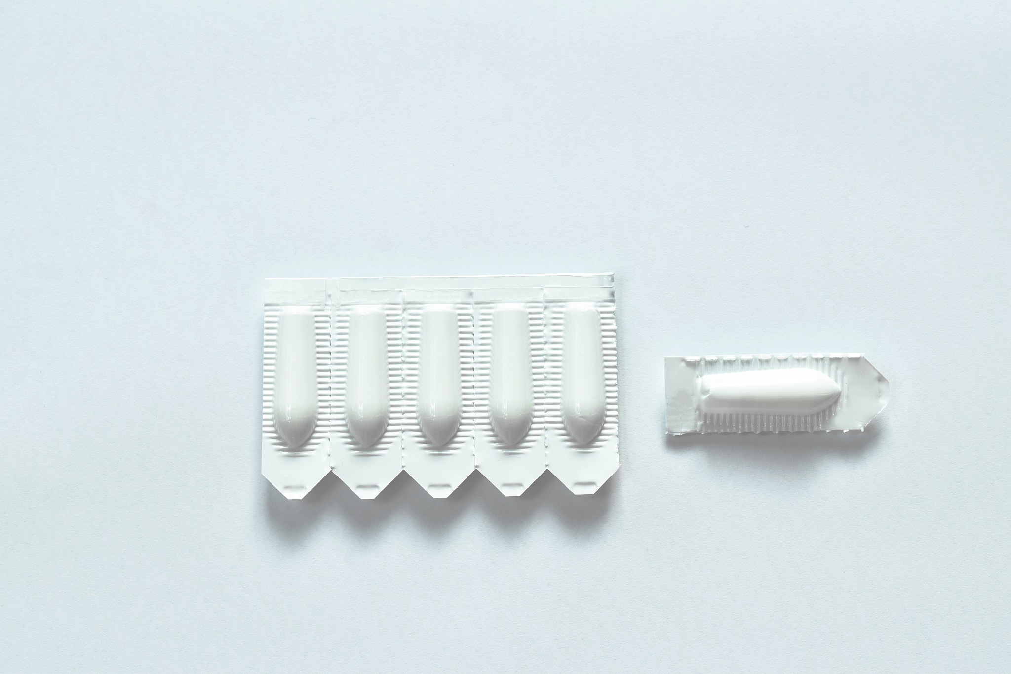 corticosteroid cream for hemorrhoid therapy used by insert in bo