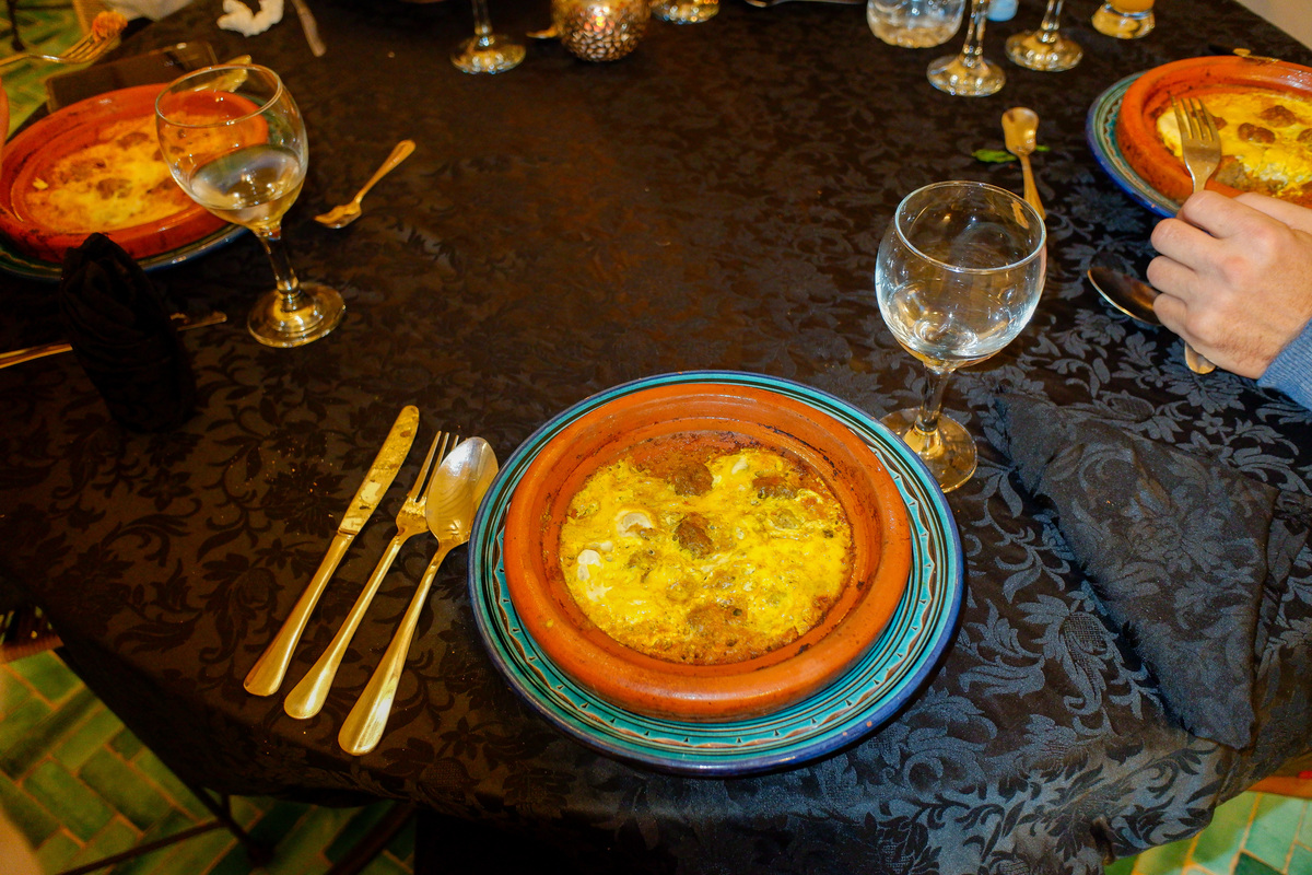 用英语概括中国人和西方人餐后习惯的差别300词左右并用100词说说得到这个概括的过程方法