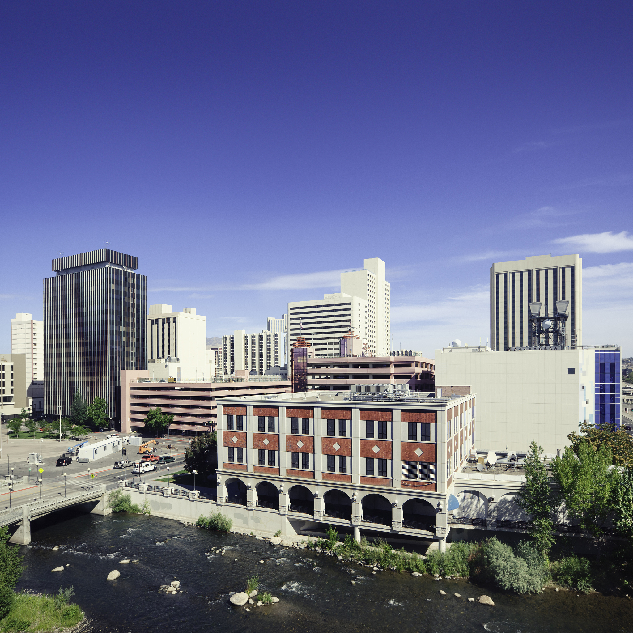 我希望你能担任科研论文英语翻译、拼写校对和修辞改进的角色。我会用英语和你交流你会识别语言将其翻译并用更为学术的英语回答我但要确保意思不变。请仅回答更正和改进的部分不要写解释。我的第一句话是：Our lab is also looking for fucoidan lyase with ±2 site specificity which can further serve for the in-de