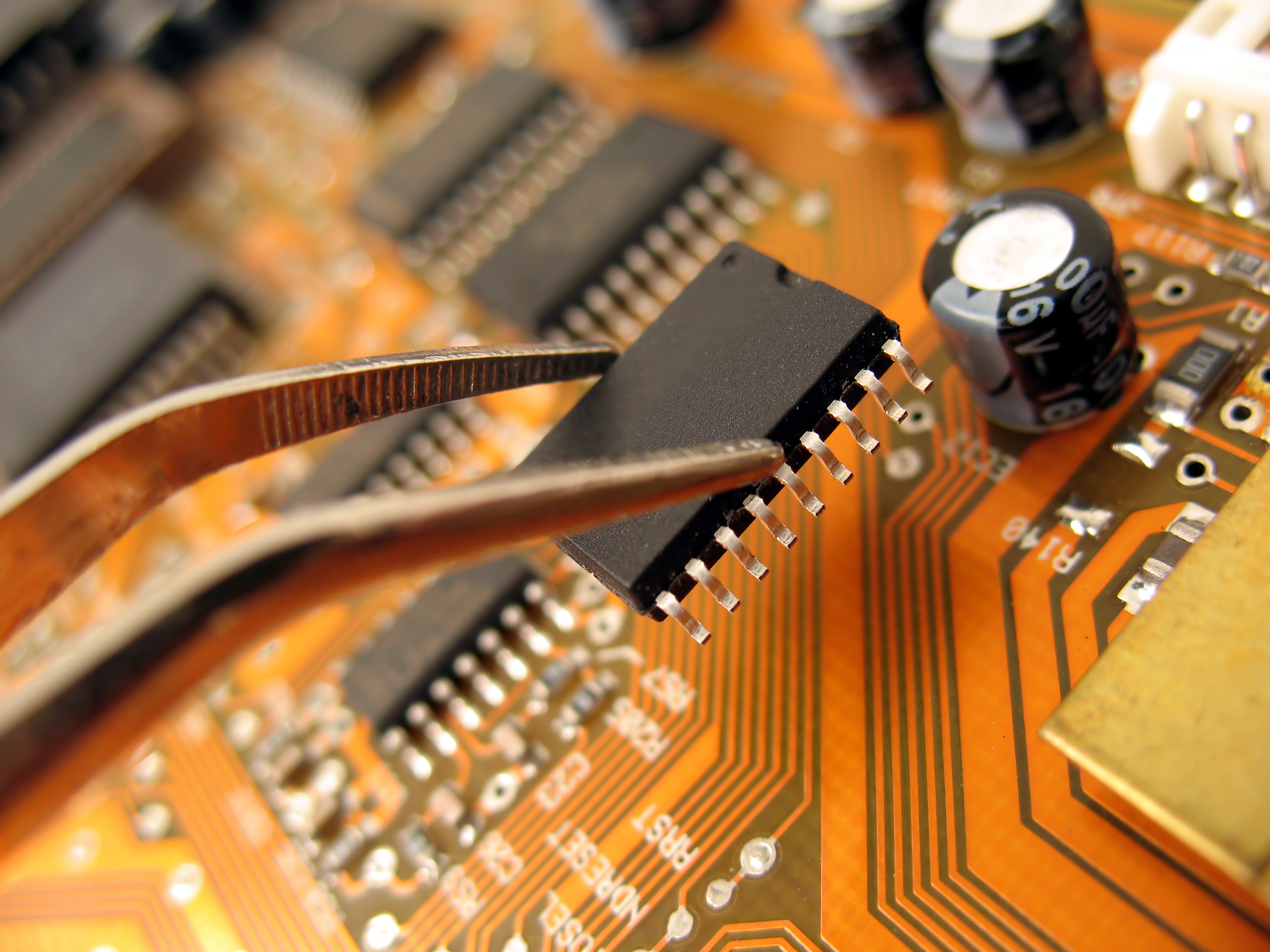 AbstractThe rapid development of MEMS technology has made MEMS accelerometers mature and the application range has been expanded Many kinds of MEMS accelerometers are researched According to the work