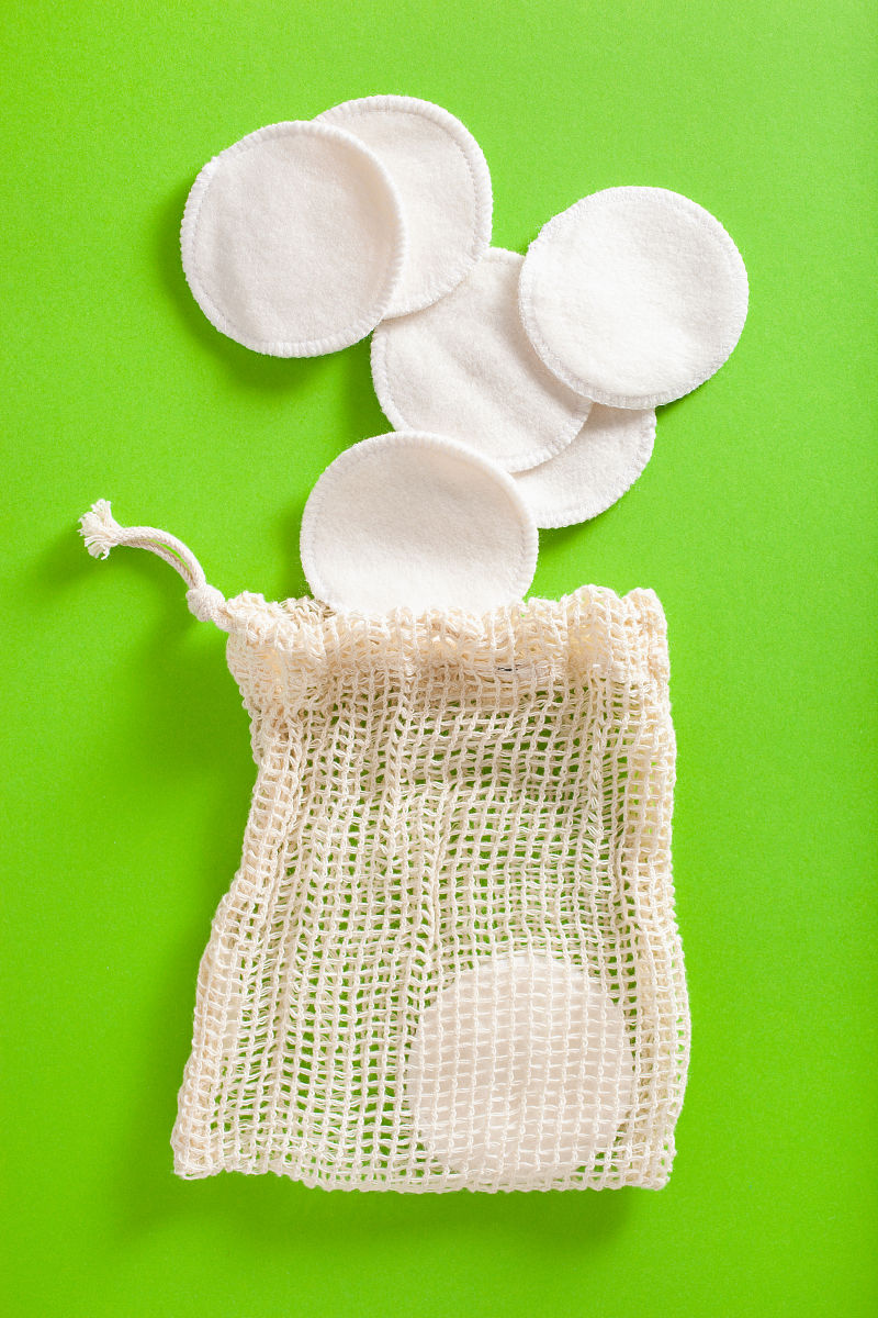 写一首表达愉快情绪的中文古典歌曲歌曲表达的主题为环保歌词结构为verse1、verse2、Pre-Chorus1、chorus1、chorus2、verse3、verse4、chorus3、Bridge1、chorus4并确保chorus1、chorus2、chorus3、chorus4、verse5、Pre-Chorus2、chorus5、Bridge2、歌词不重复每段歌词结尾使用中文anwan