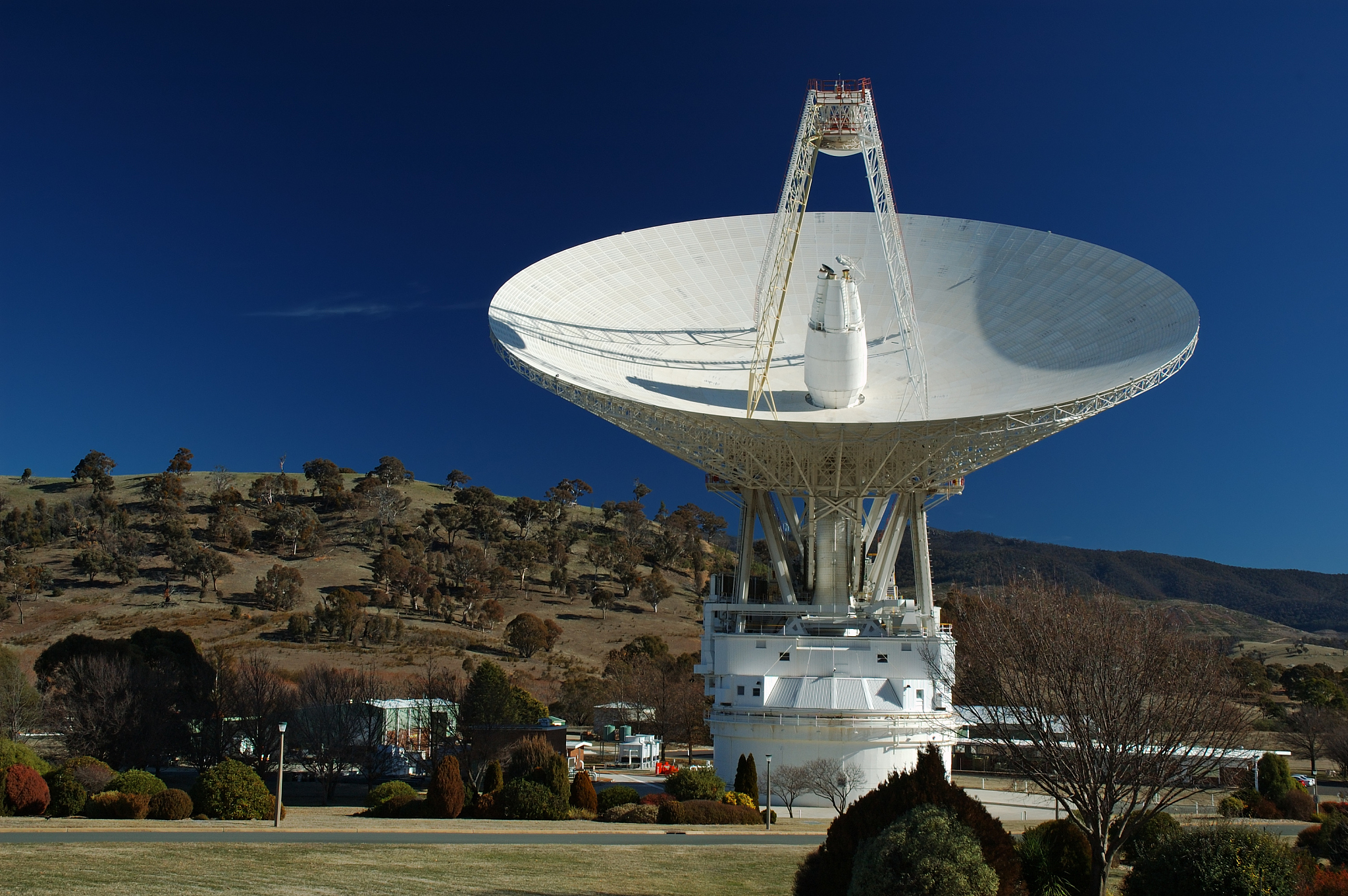 radio antenna dish