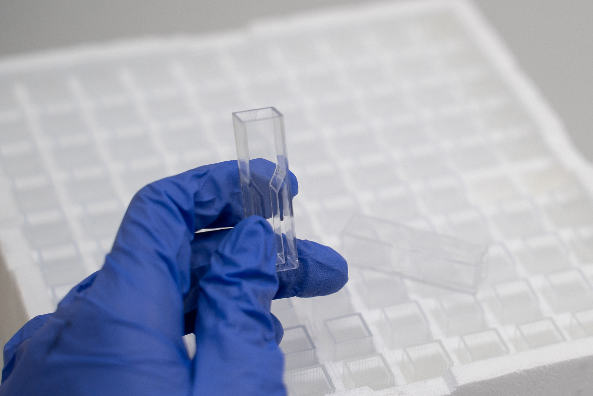 荧光分光光度计结构图解析：工作原理及部件详解