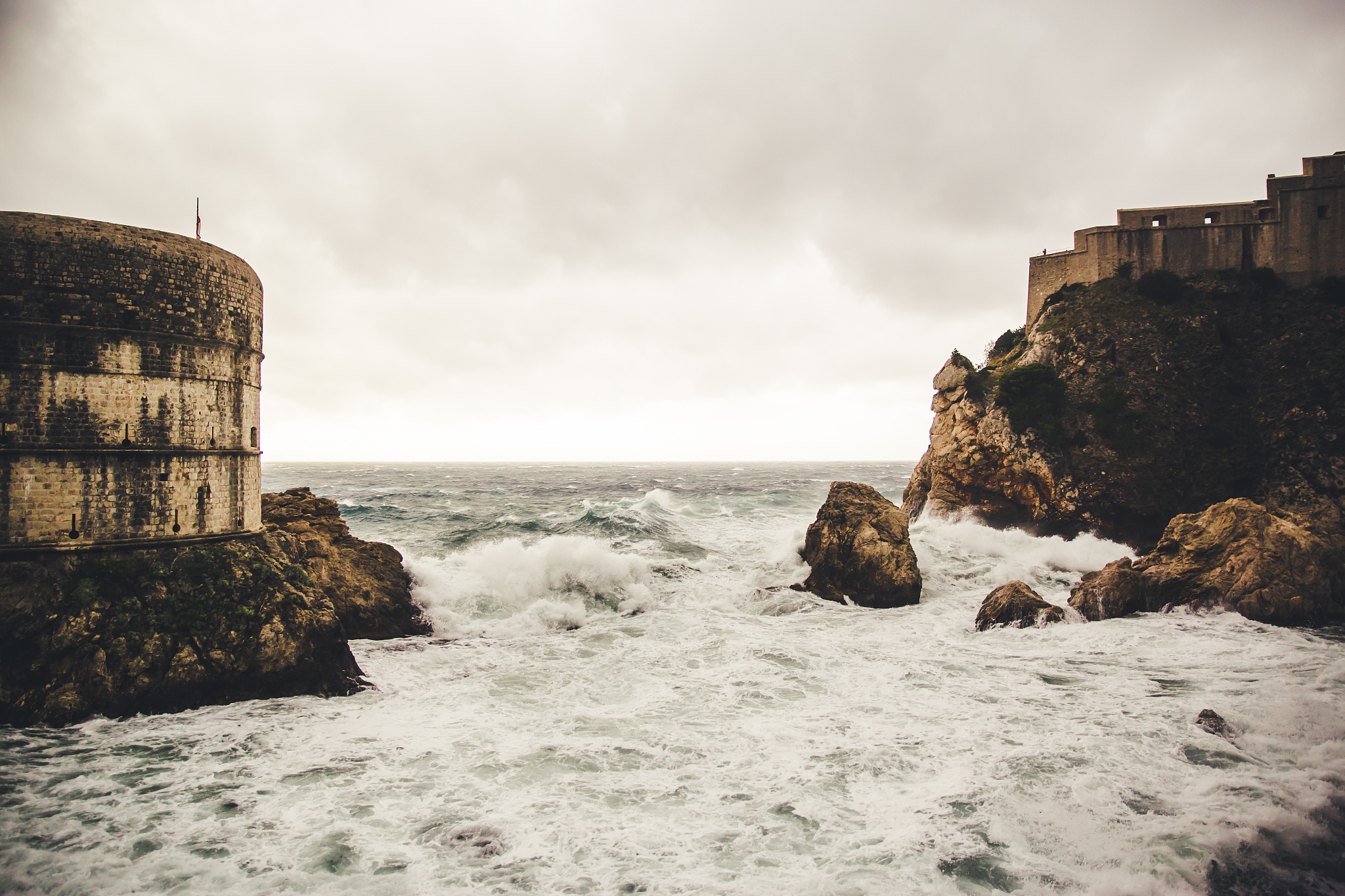 city of dubrovnik, defense walls an sea