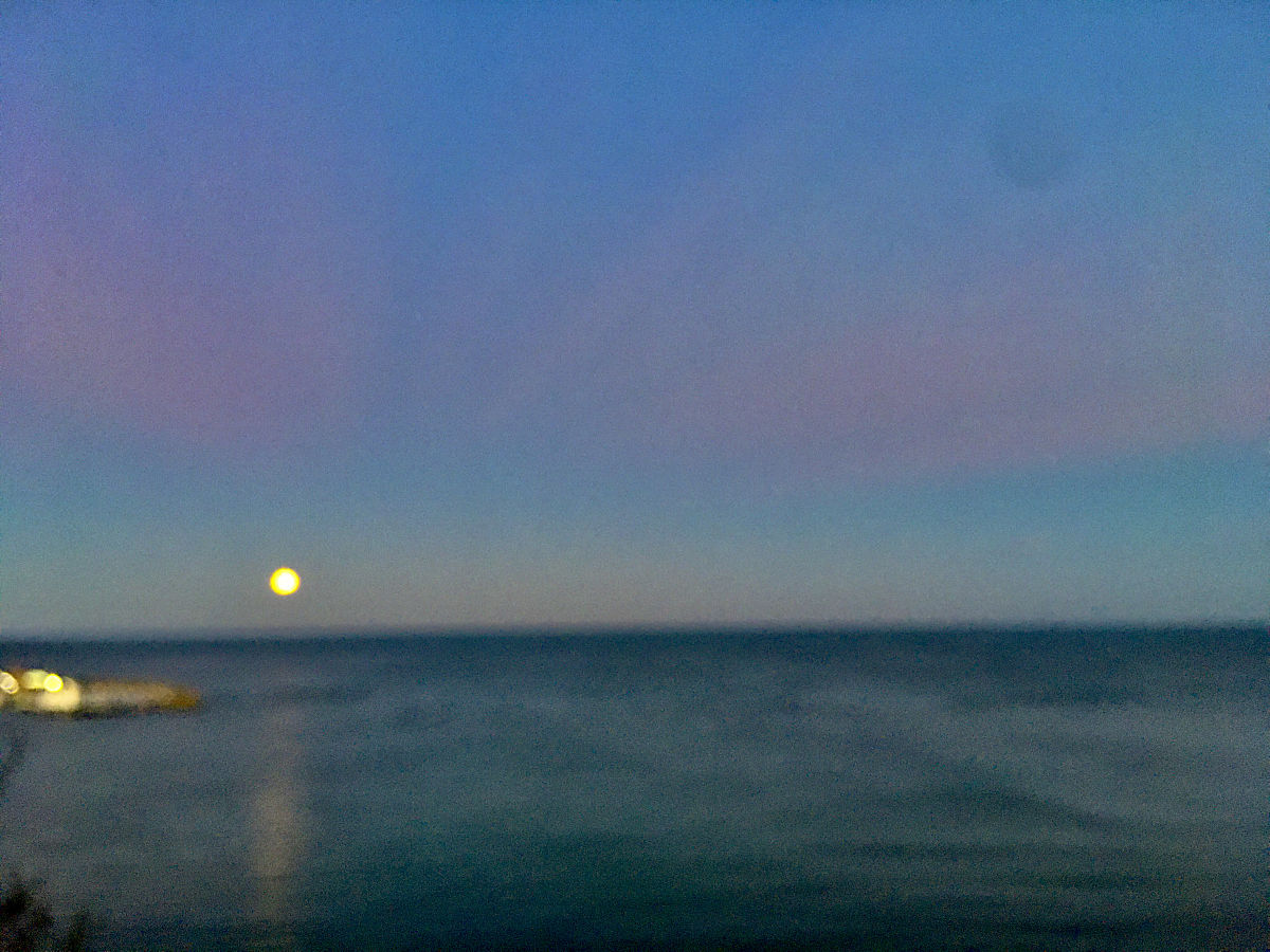 与'辰海有尽'类似的诗意名字：'霄海无涯'