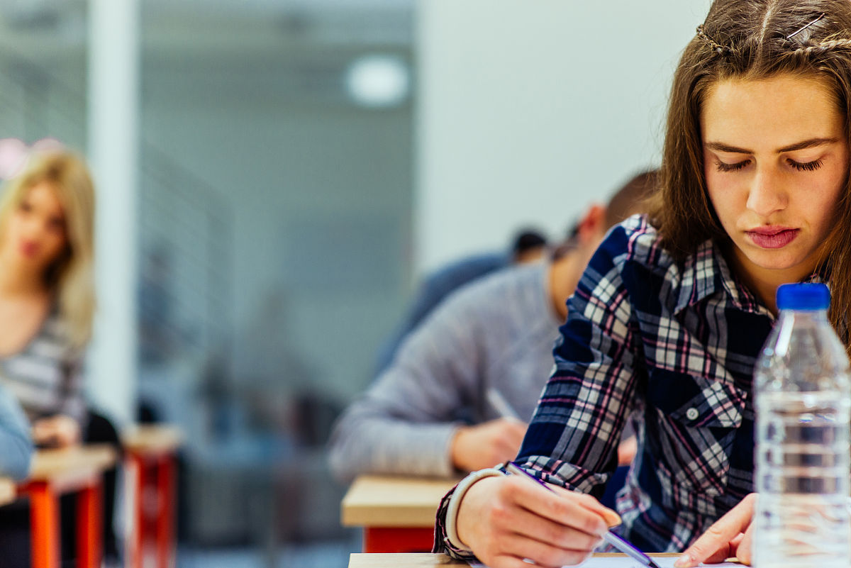 初中生如何提高学习成绩？10个实用技巧助你学霸之路