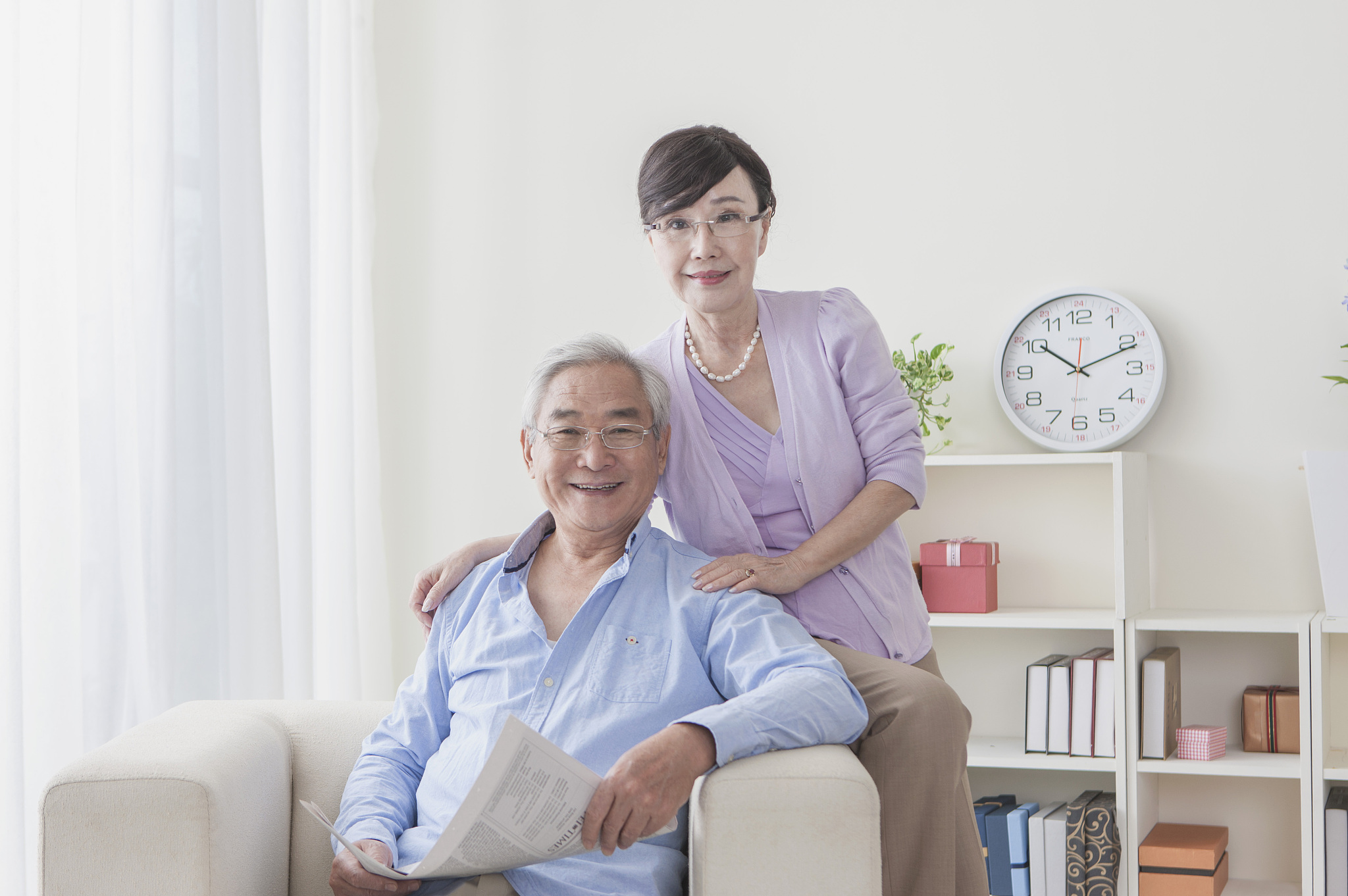 老年夫妻,阅读,报纸