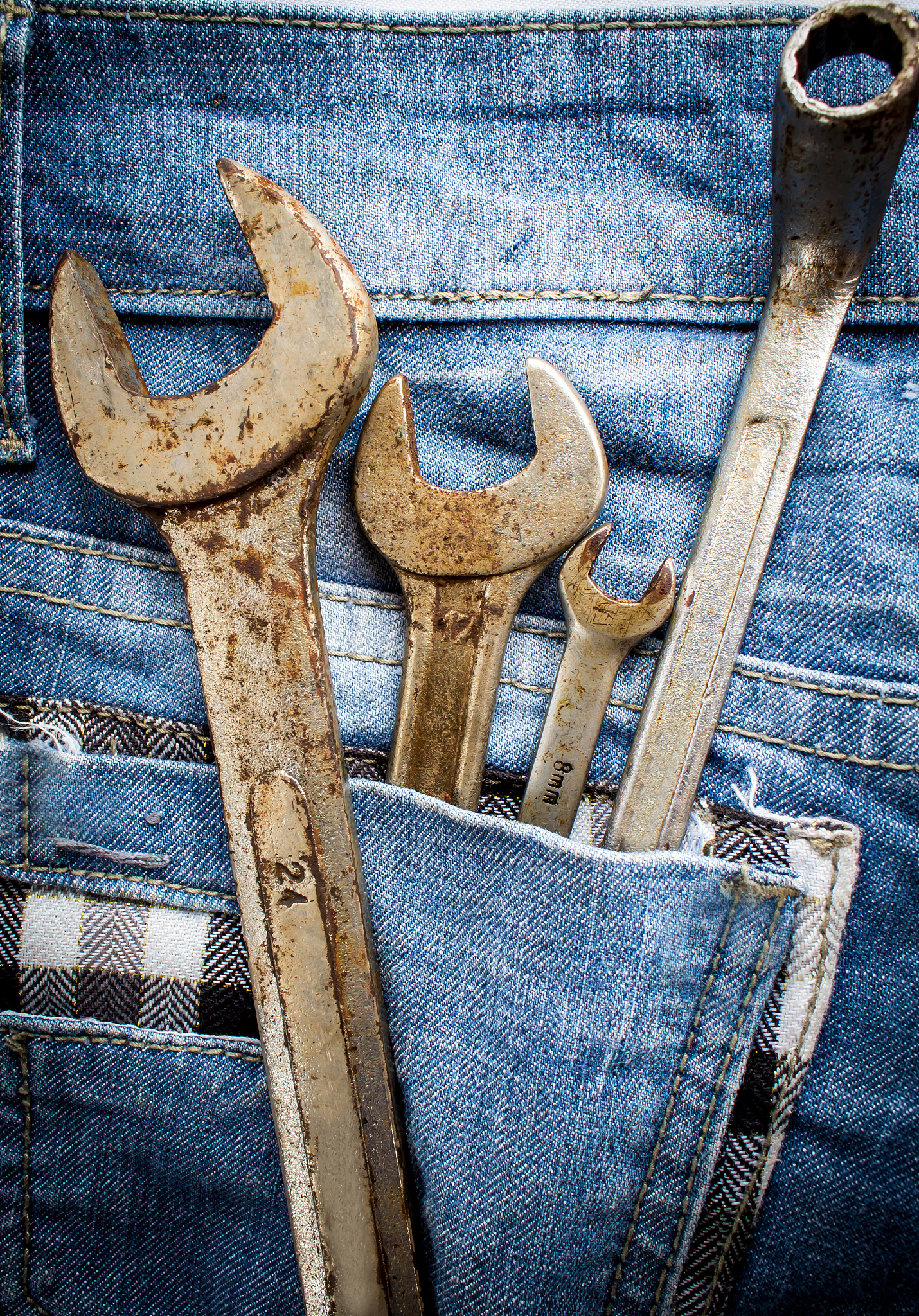 郑州理工中等专业学校专业设置：机械、电子、建筑、营销等