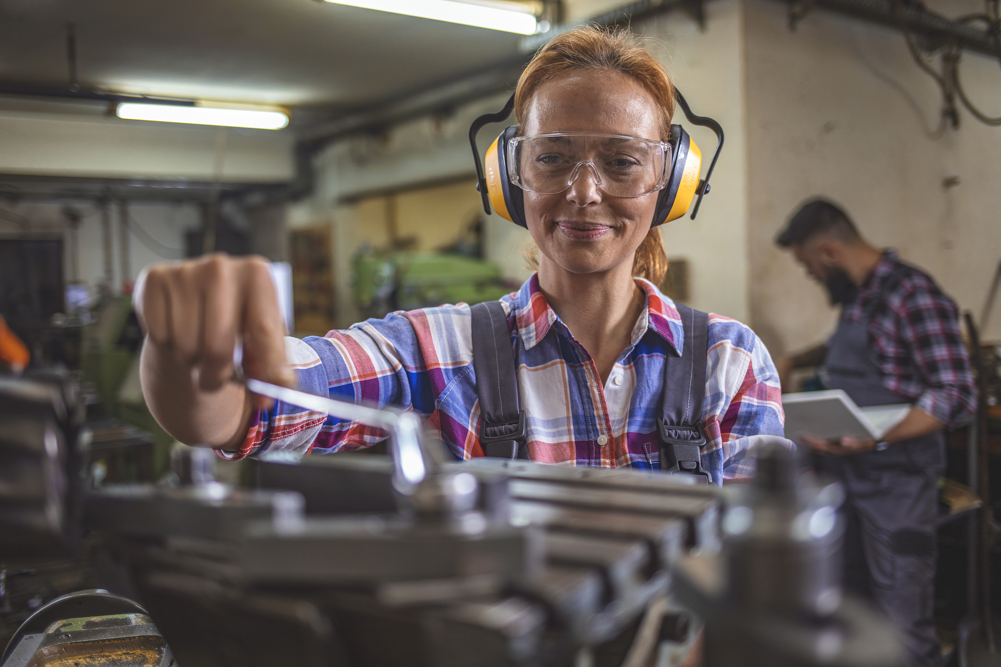 河南工业职业技术学院精密机械技术专业就业前景分析 | 就业方向及发展趋势