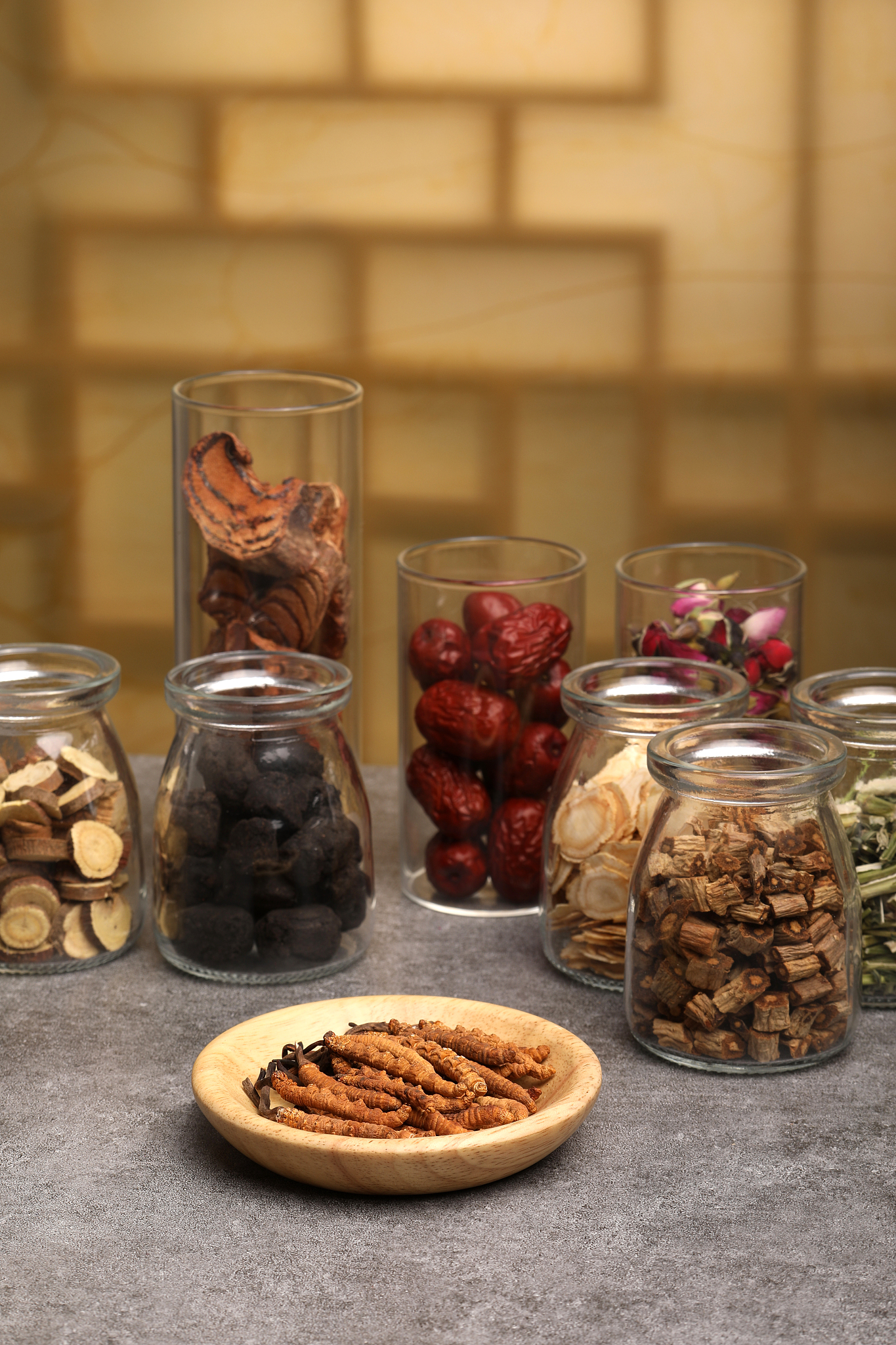 500克黄精泡酒：比例、时间和功效详解