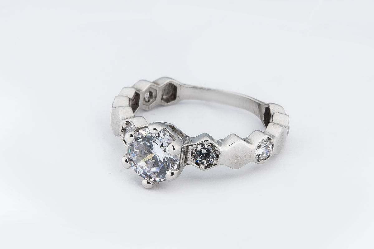 Tiffany & Co.：美国奢侈品牌的历史和标志