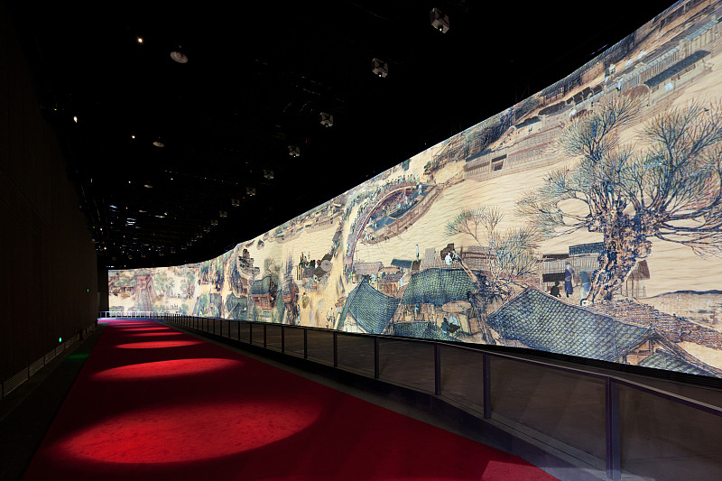 这个句子有语病请修改：故宫博物院举办的那场名为《清明上河图30》的高科技互动展演艺术用现代超高清数字技术完美融合古代绘画艺术。