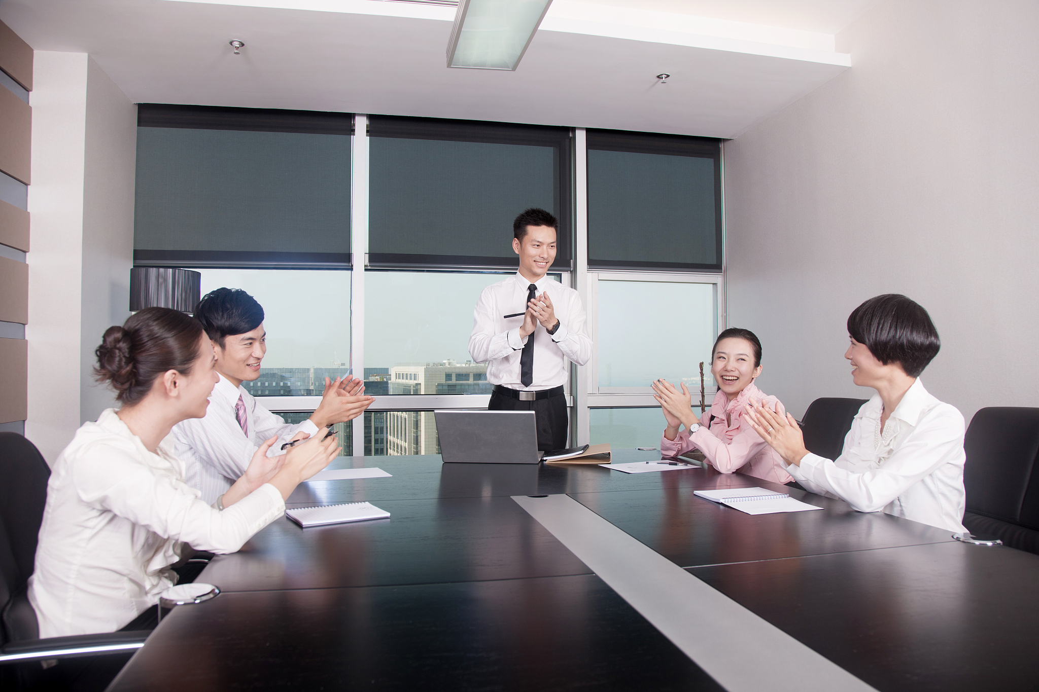 东方人商务会议