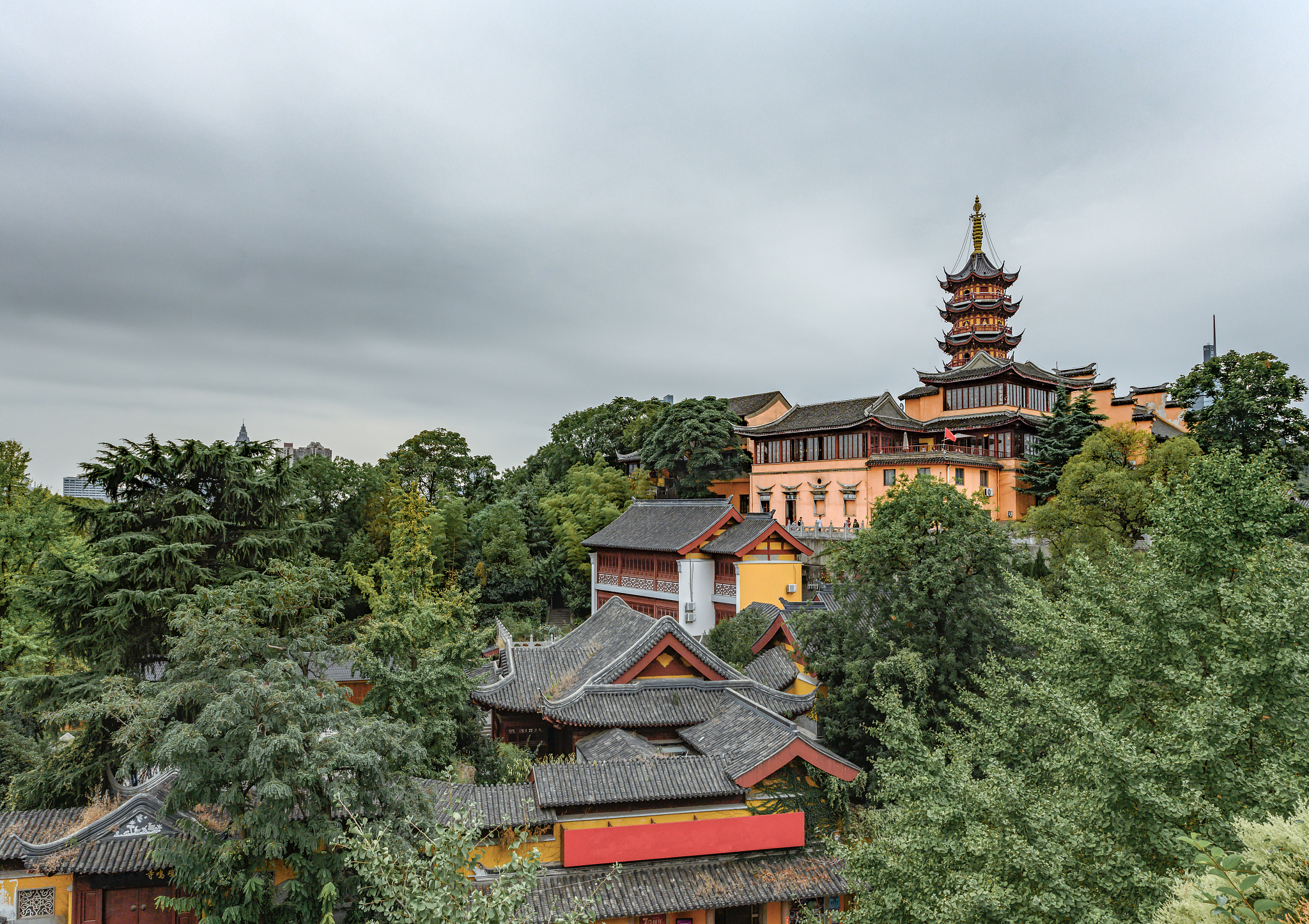 写一篇鸡鸣寺词赋