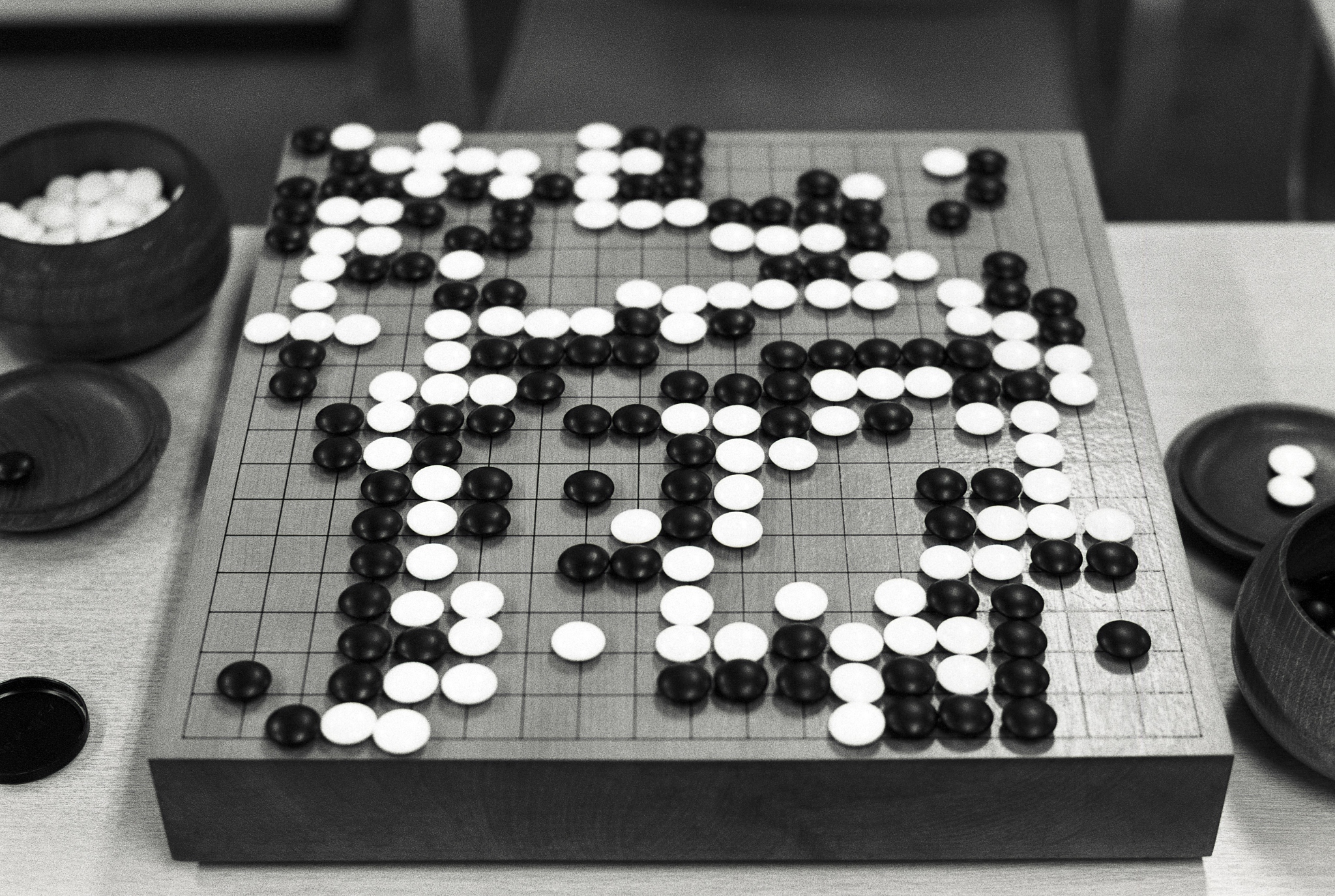 黑白棋游戏 - 规则、玩法和实现 - 策略棋类游戏
