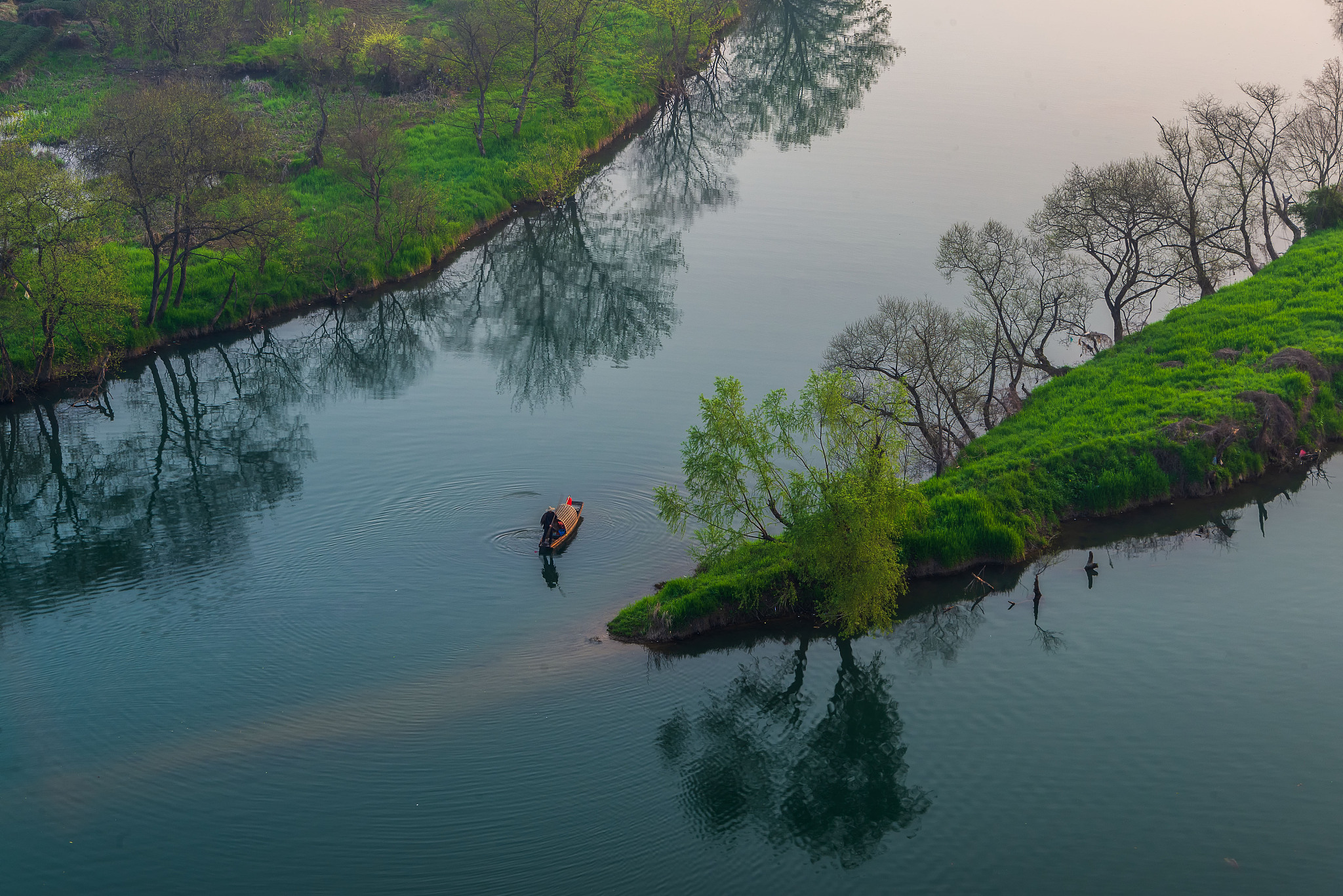 你好新闻婺源月亮湾旅游公司召开生态湿地保护培训会这里是饶河源国家湿地公园的组成部分也是蓝冠噪鹛的栖息地。