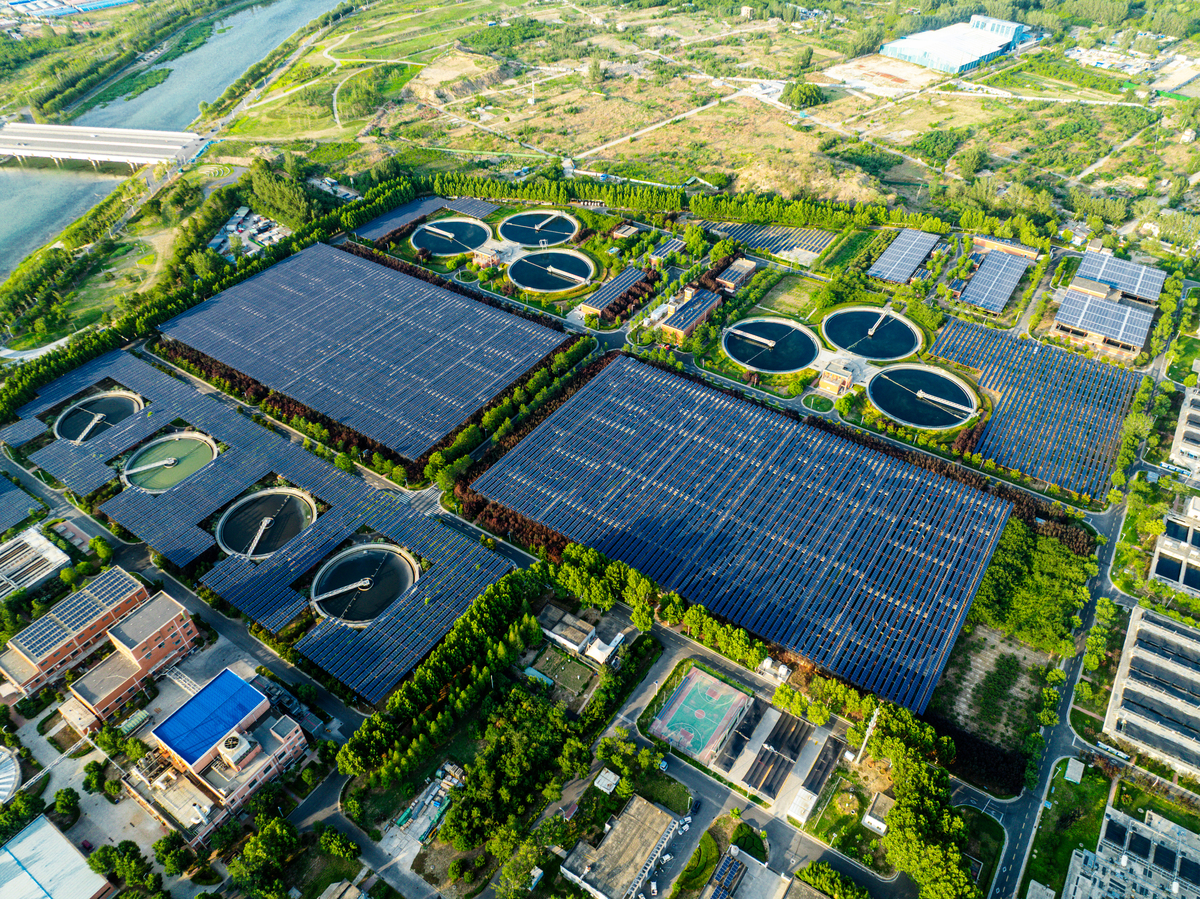 要求每人结合自身工作紧扣园区经济高质量发展主题提供符合产业特点、且具有一定前瞻性和可操作性的金点子可结合实际案例、具体企业、重点产业献计献策理思路、寻差距、找问题、献计策、谋发展提出有建设性的工作思路和意见建议字数800-1000字