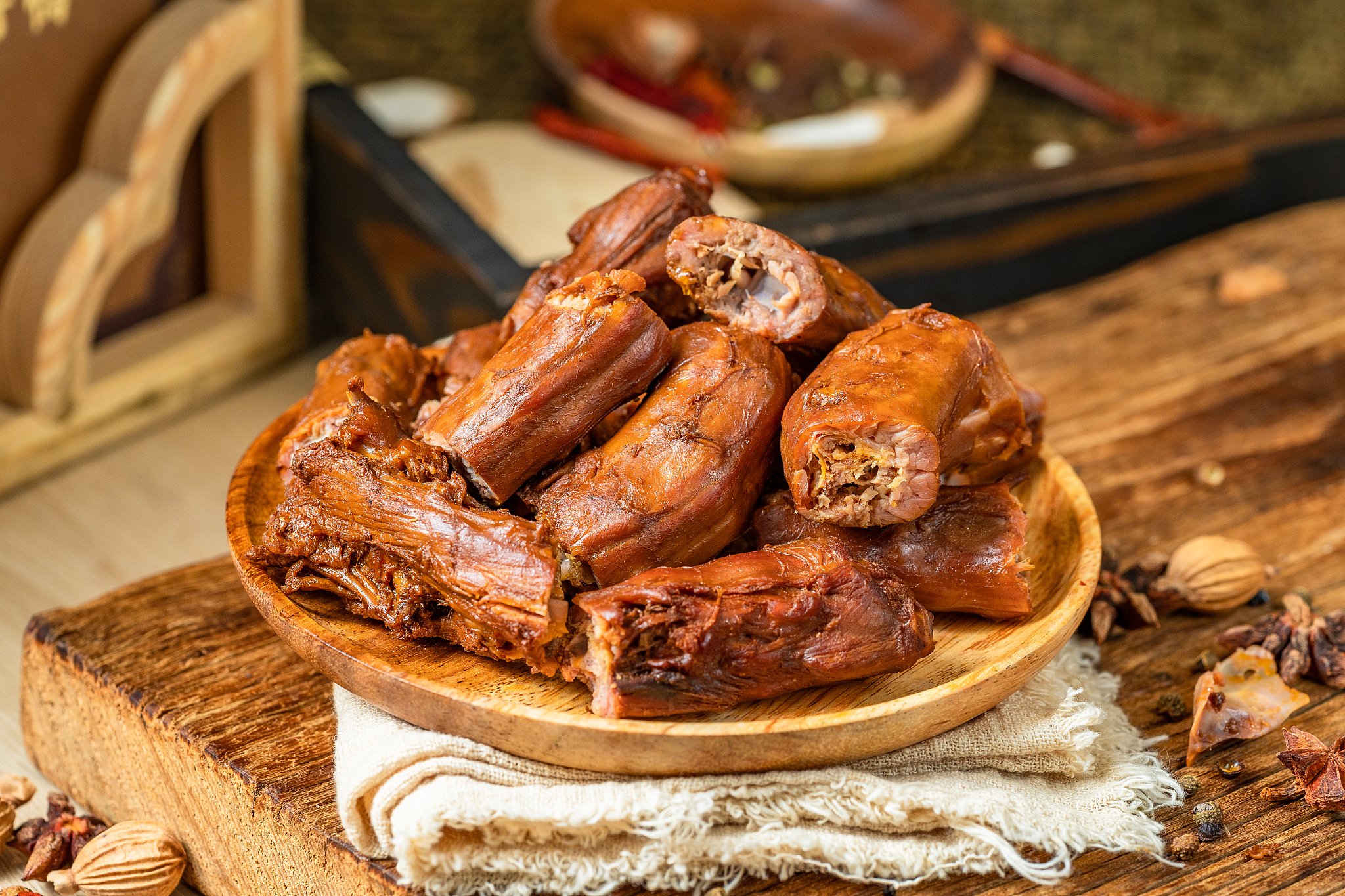 卤鸭脖的家常做法：简单易学，香气四溢！