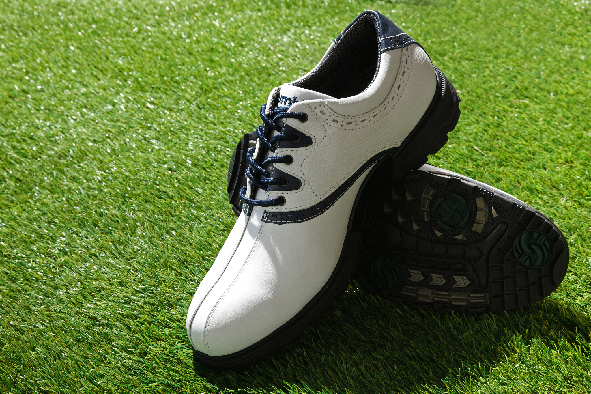 高尔夫鞋选购指南：从品牌款式到穿着技巧，一网打尽