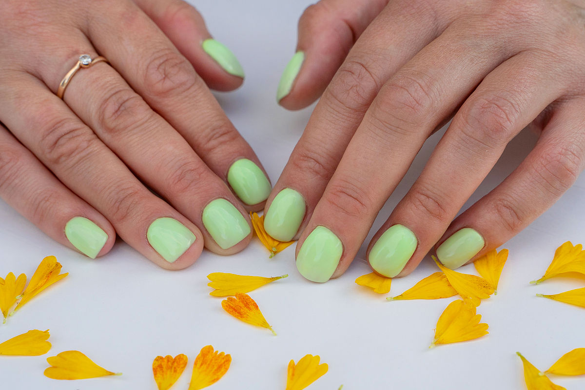 指甲半月牙怎么补回来