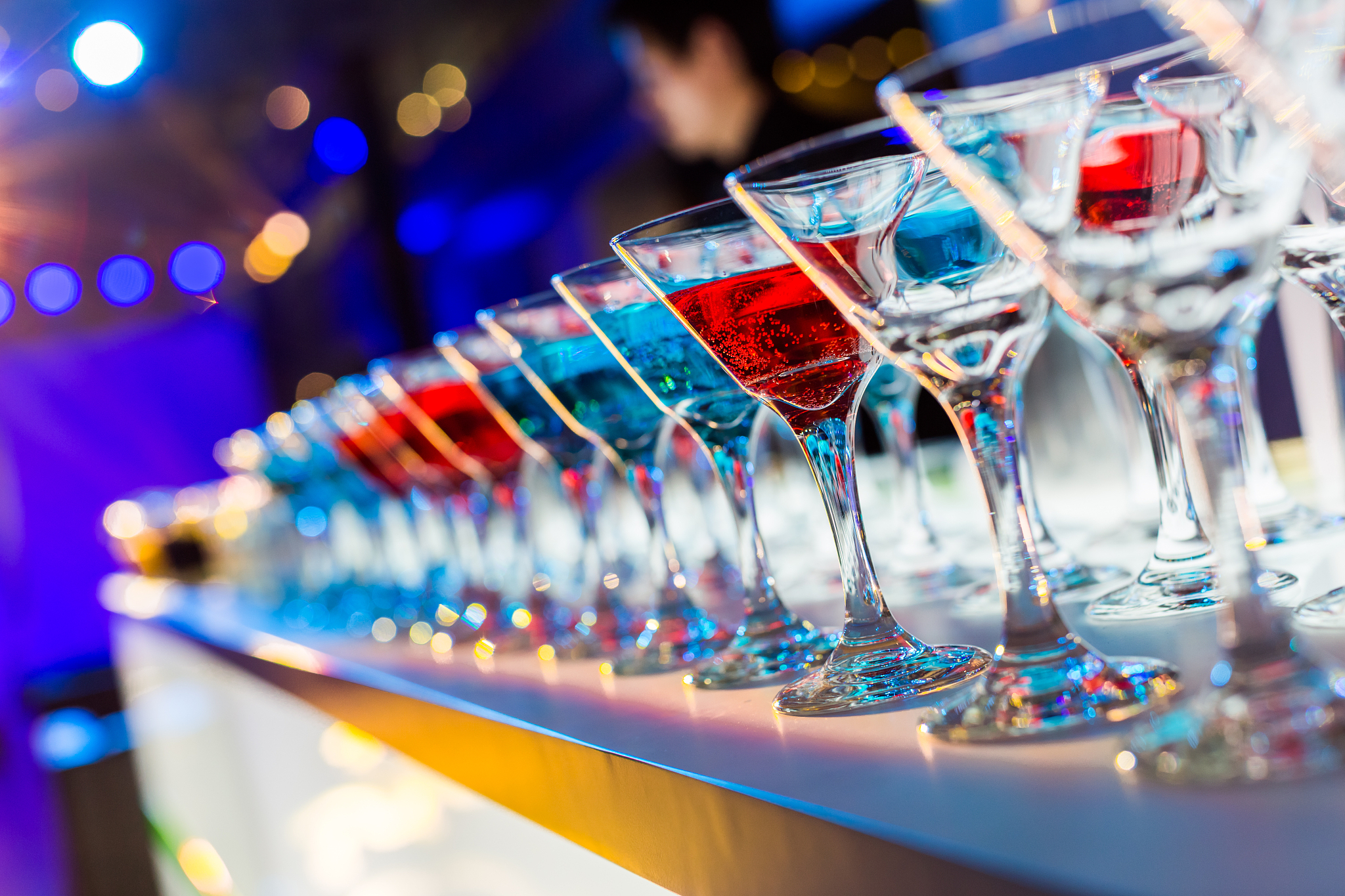 请帮我写1篇600字博客文章主题是：鸡尾酒会醉吗