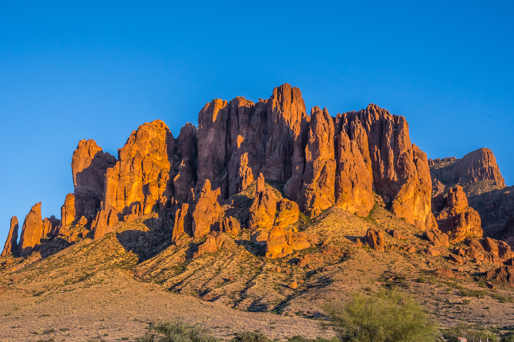 superstition mountains in lost dutchman sp, arizona
