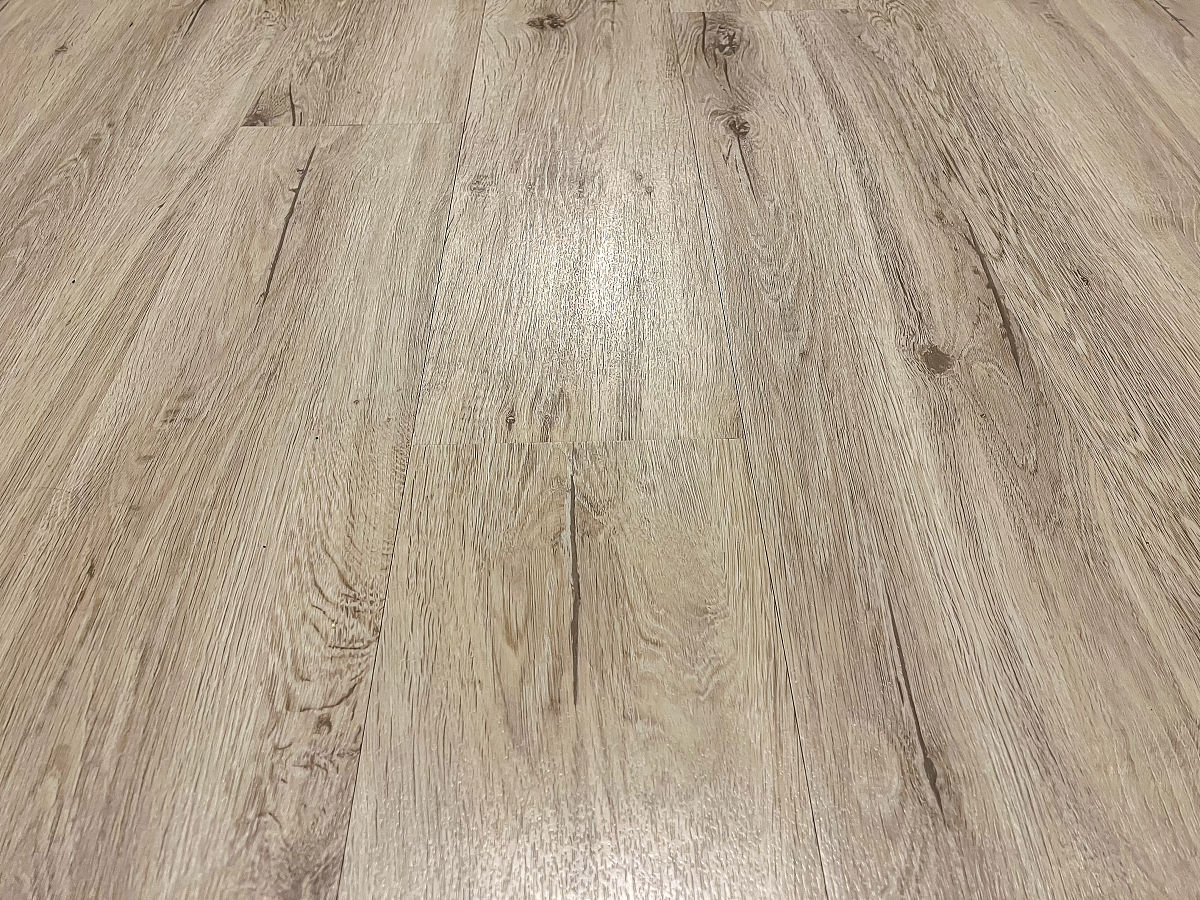 大自然品牌的木地板秋风细语系列和秋风细雨系列的价格和材料有什么区别