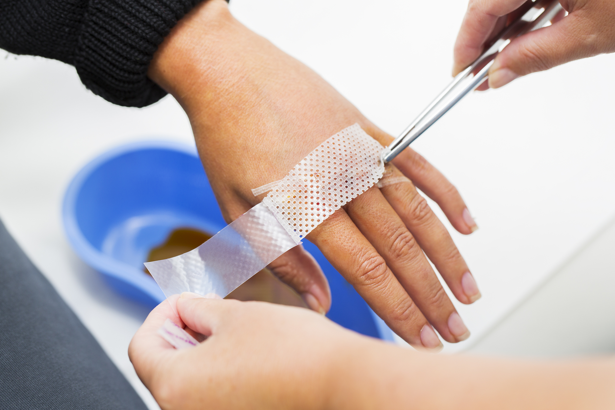 创可贴能包扎伤口吗？如何正确使用创可贴？