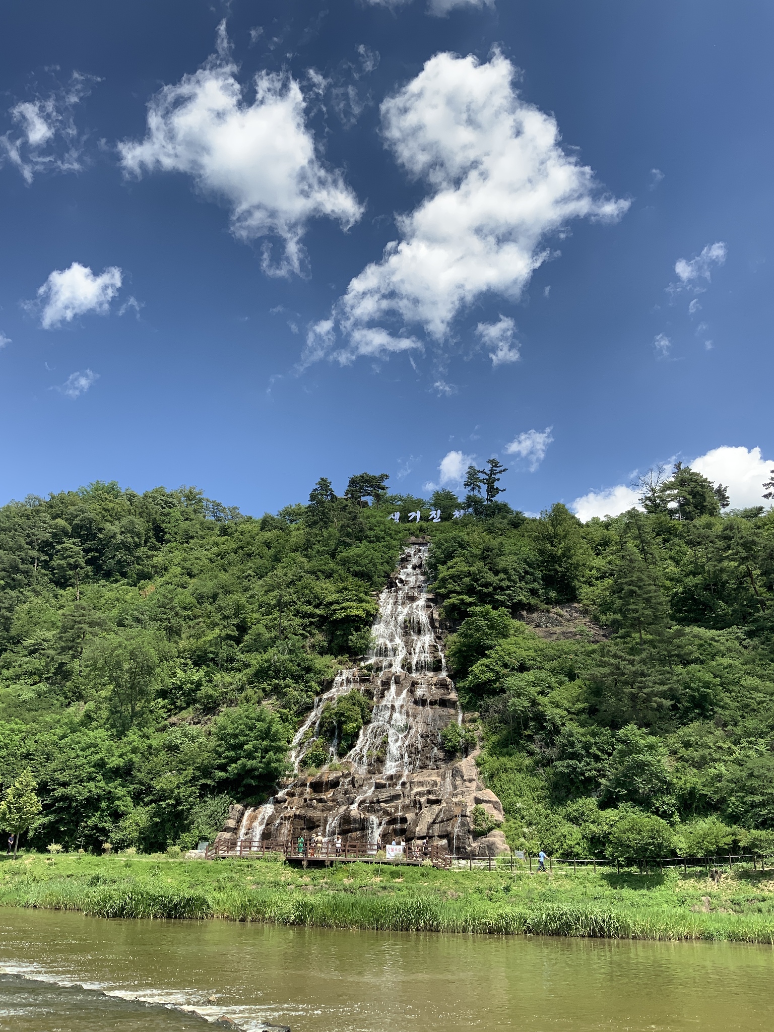 弥勒景屏山风景区：云南壮丽山水与文化宝藏