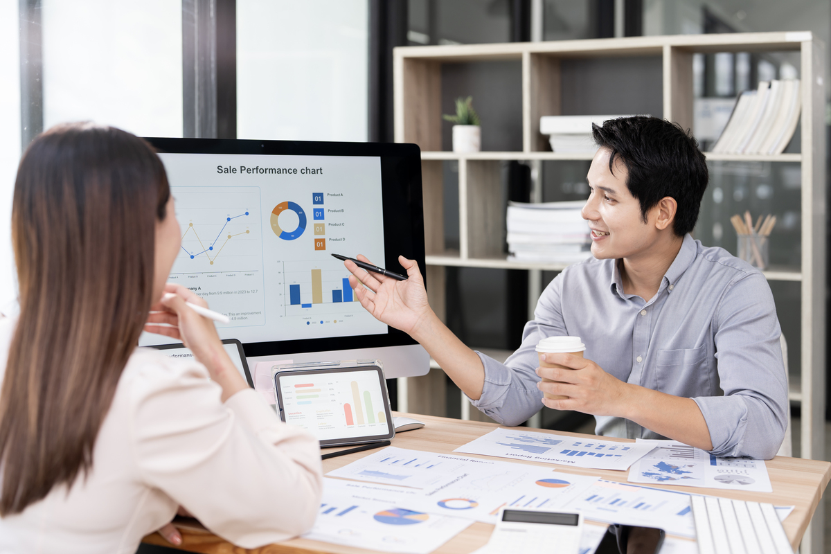 write an essay explain Some people believe that the increasing use of computers and mobile phones for communication has had a negative effect on young people’s reading and writing skills mostly positi