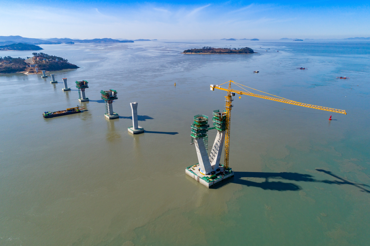 以下不属于技术活动的是 。4分A、在盐碱地试验种植新品种水稻B、研究实现磁悬浮的原理C、研发磁悬浮试验样车D、设计与建造港珠澳大桥